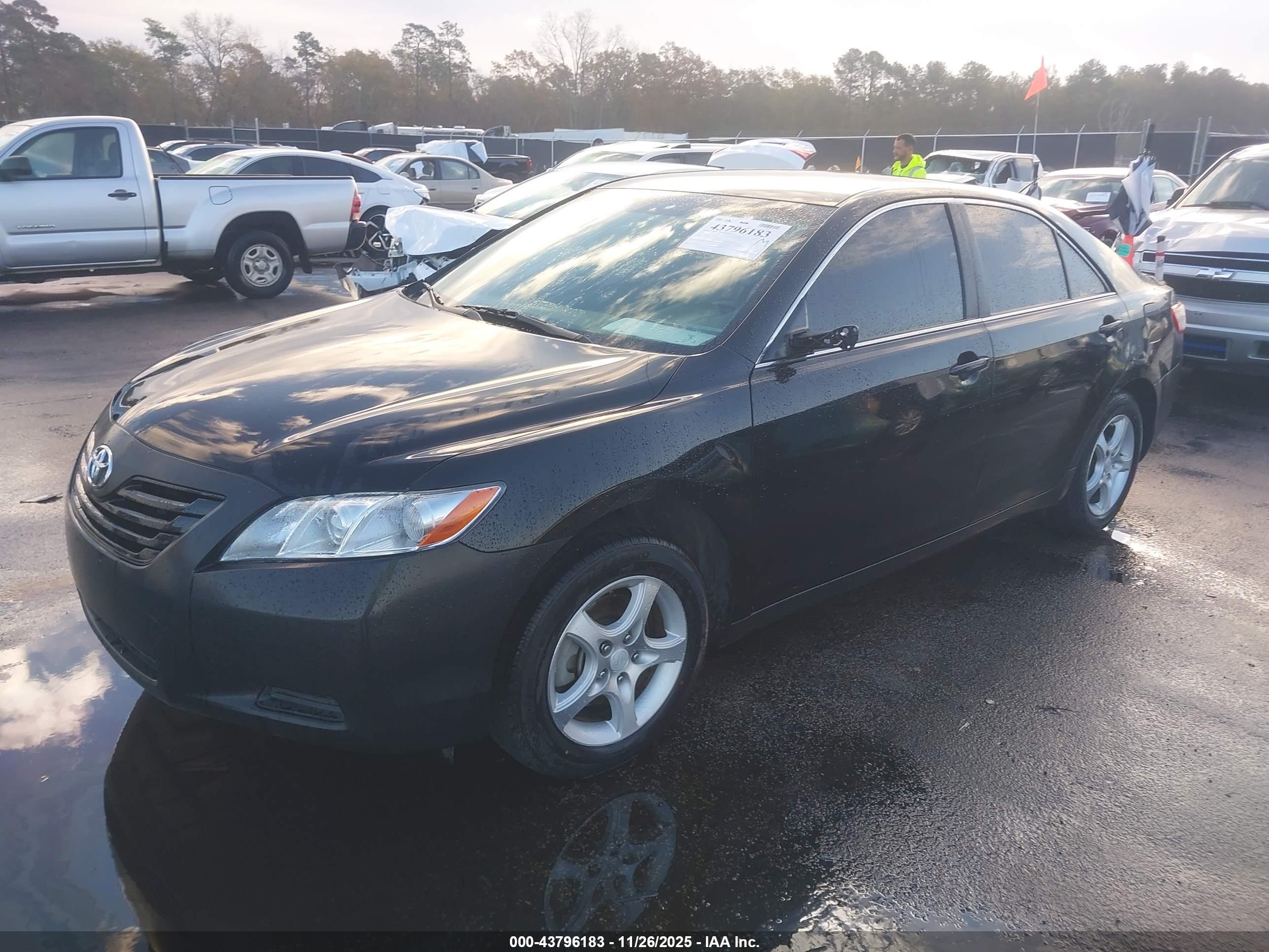 TOYOTA CAMRY image 2