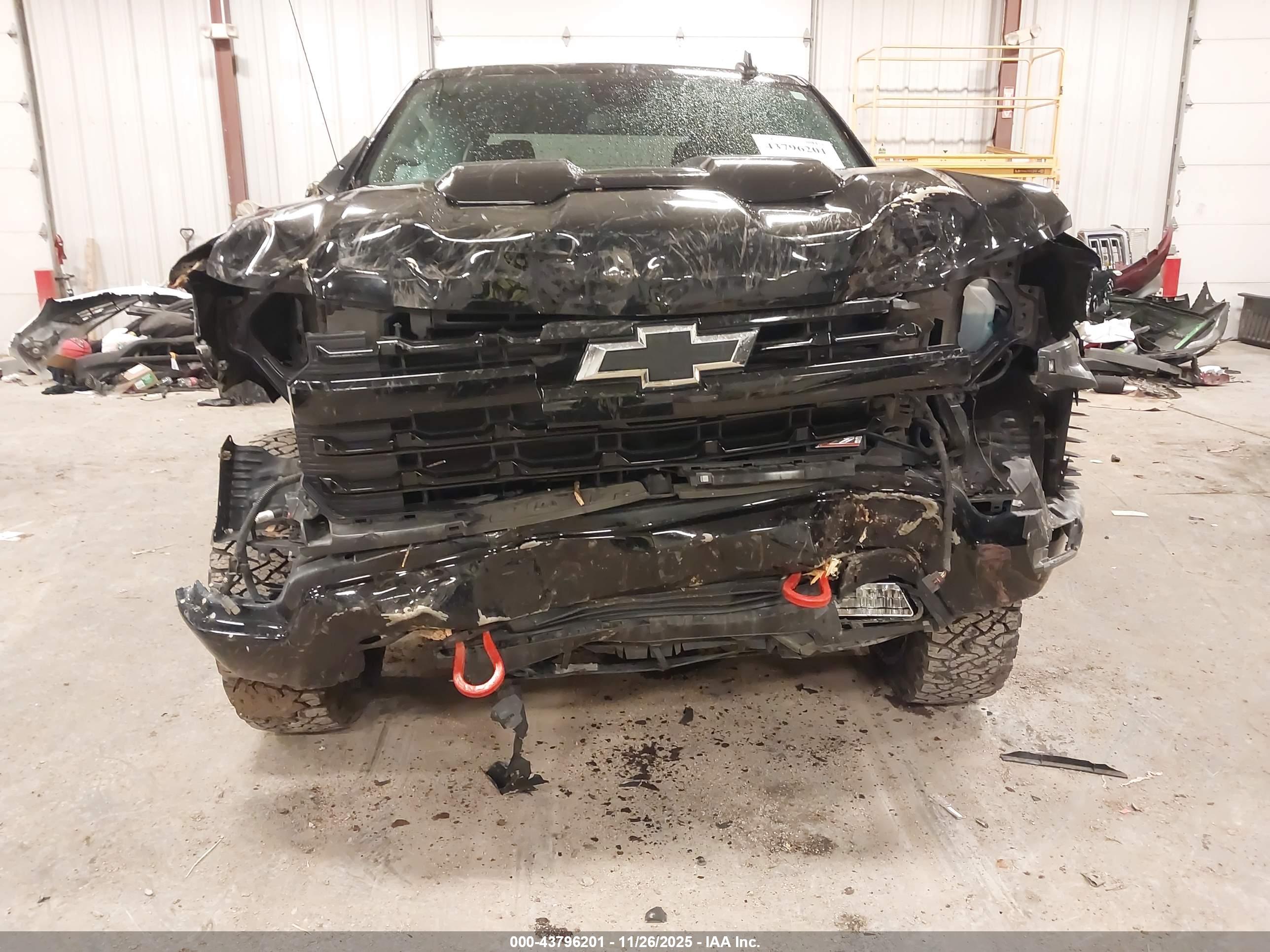 CHEVROLET SILVERADO image 6