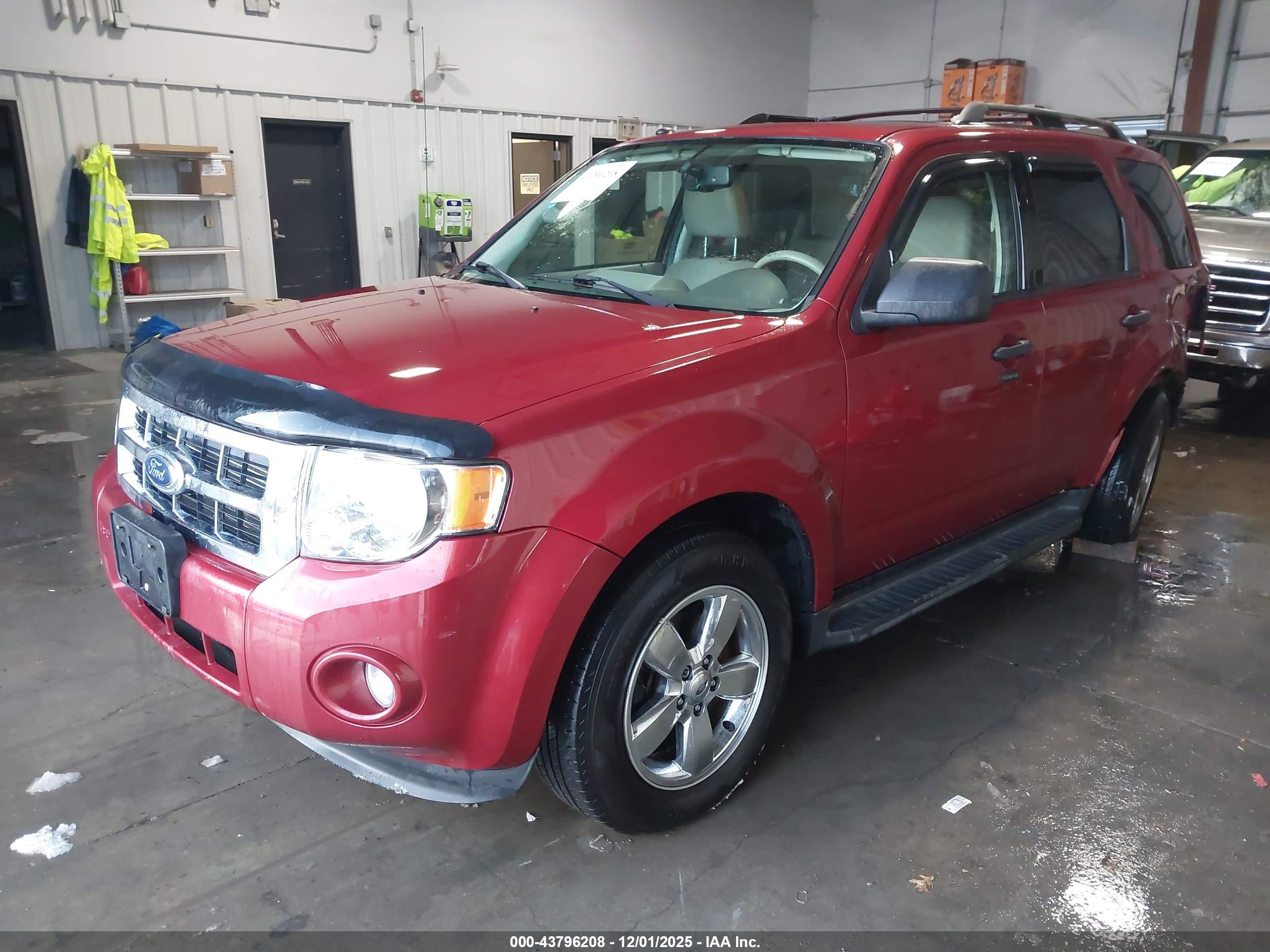 FORD ESCAPE image 2