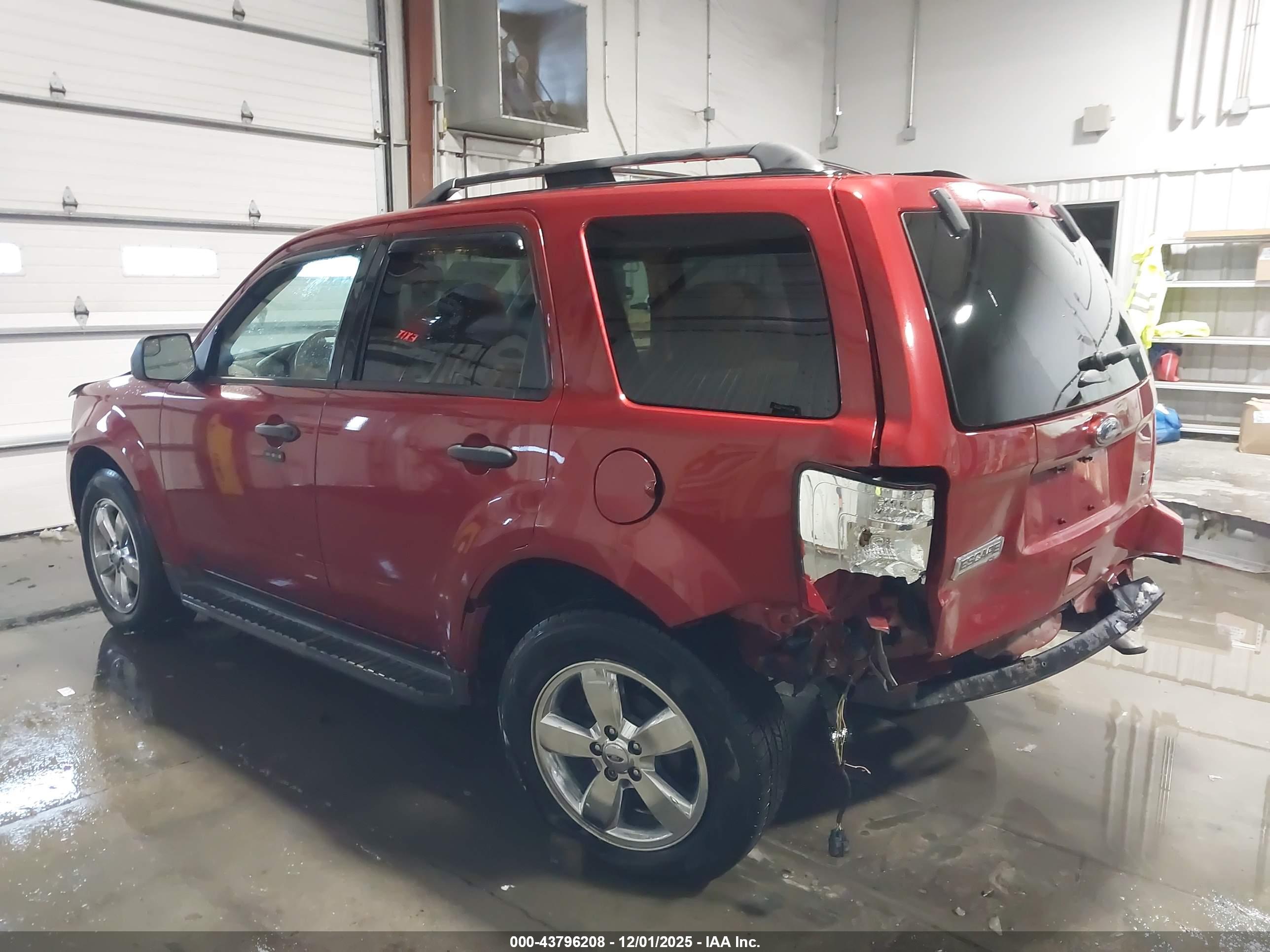 FORD ESCAPE image 3