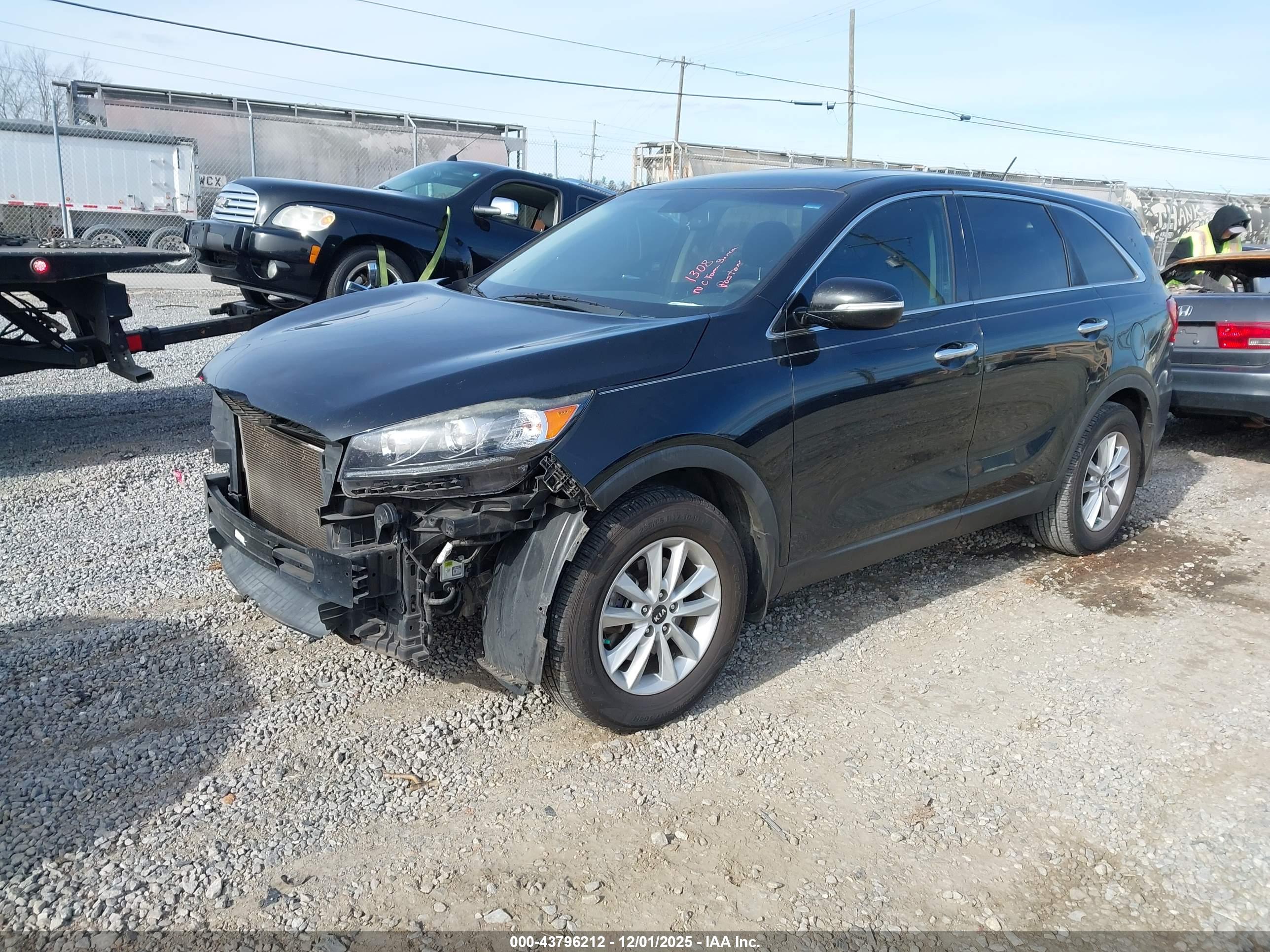 KIA SORENTO image 2
