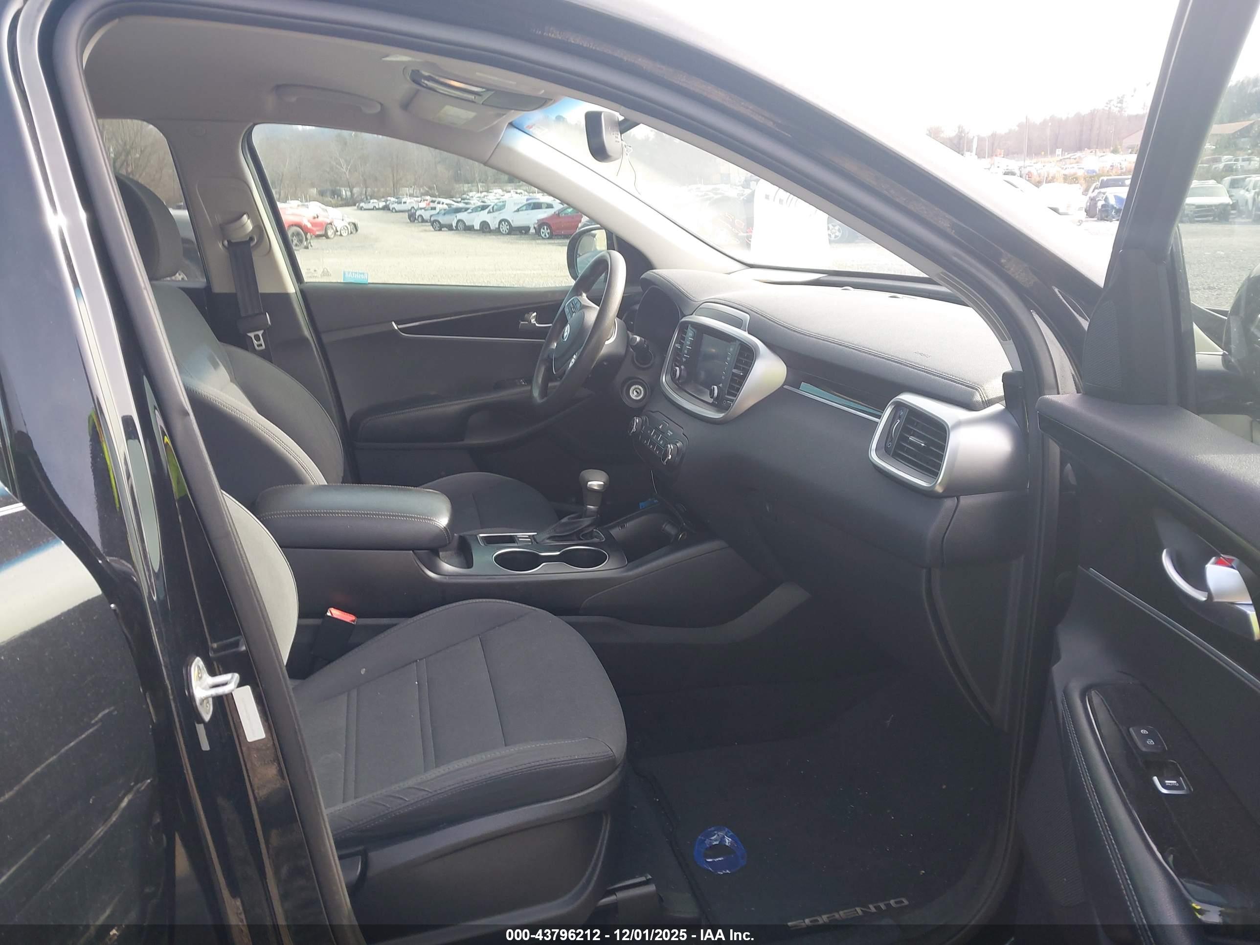 KIA SORENTO image 5