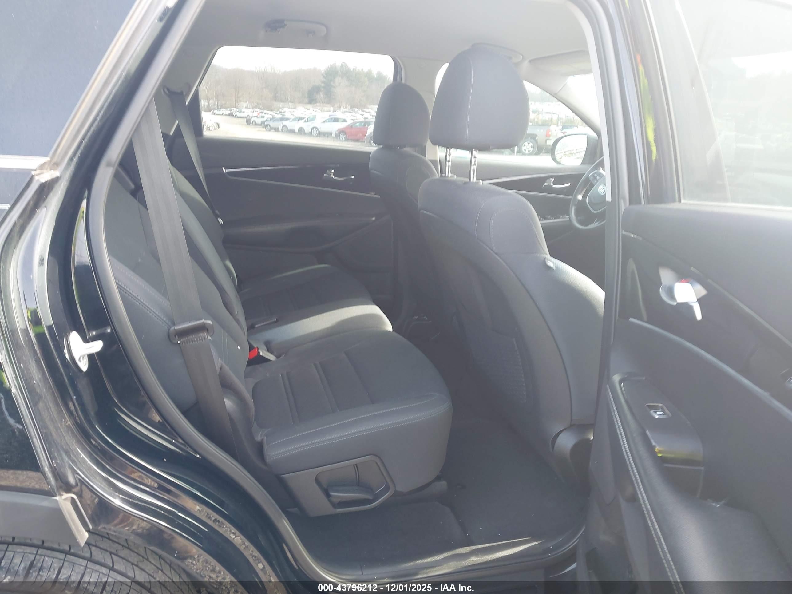 KIA SORENTO image 8