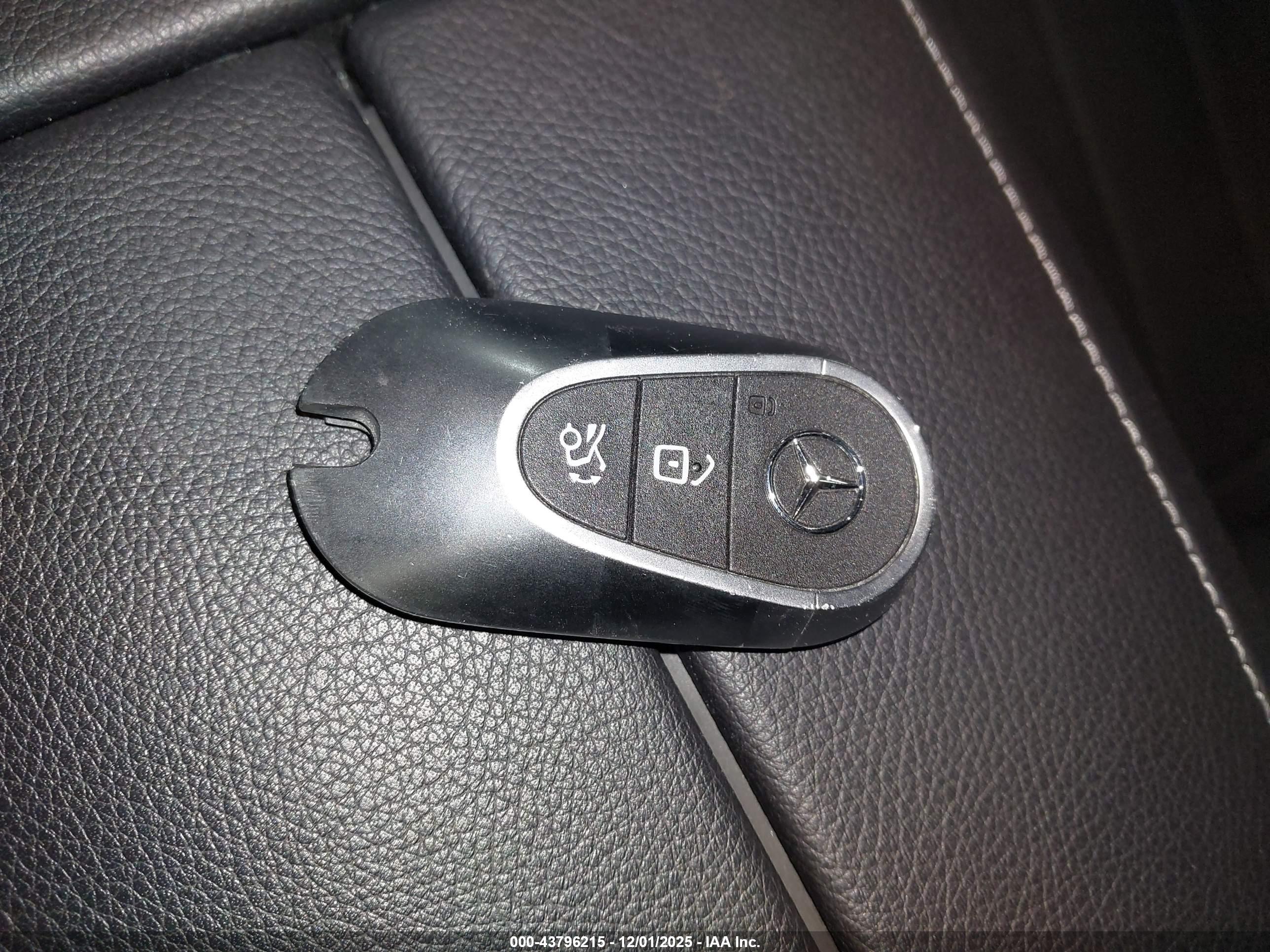 MERCEDES-BENZ EQE image 11