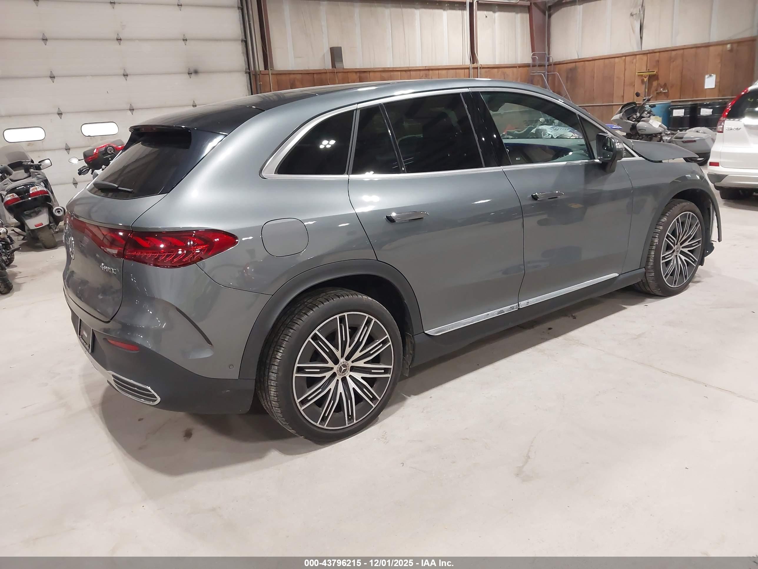 MERCEDES-BENZ EQE image 4