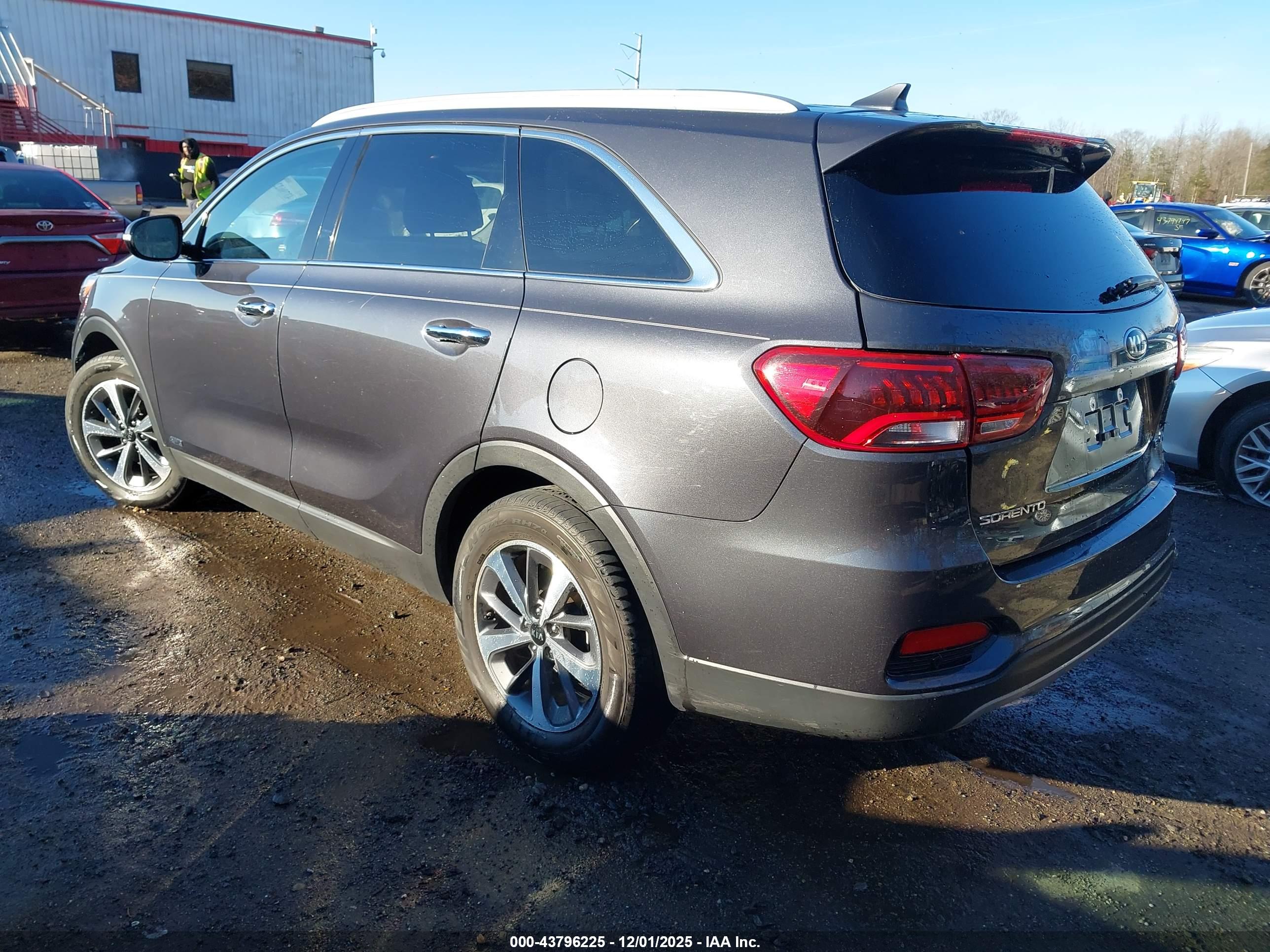 KIA SORENTO image 3