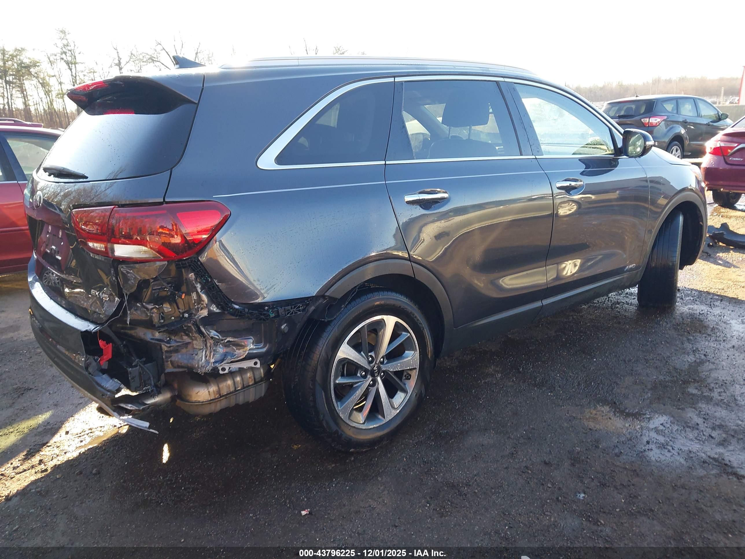 KIA SORENTO image 4