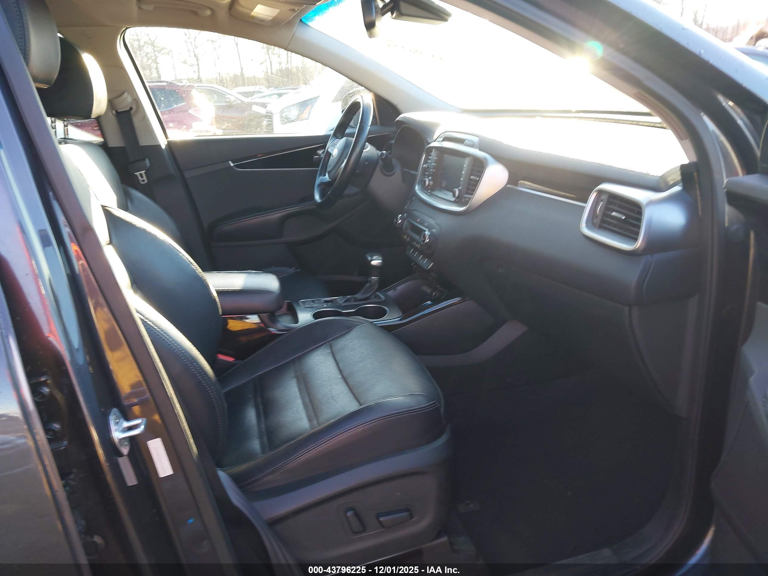 KIA SORENTO image 5