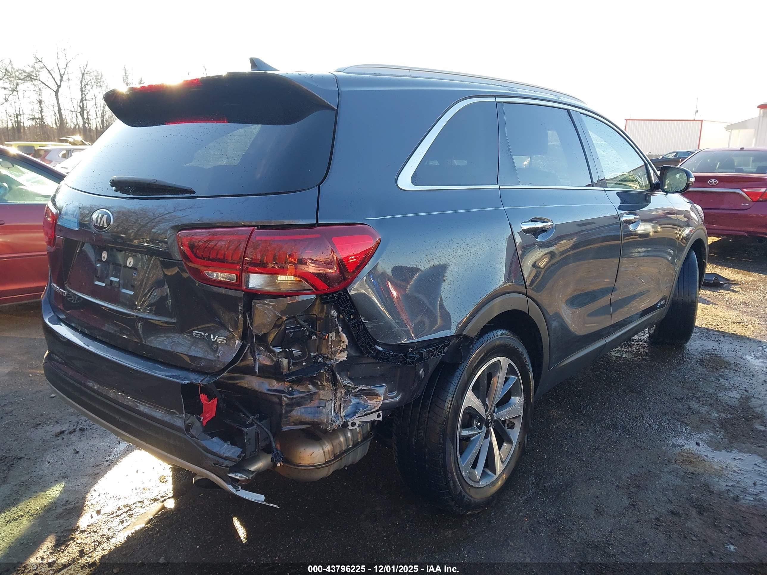 KIA SORENTO image 6