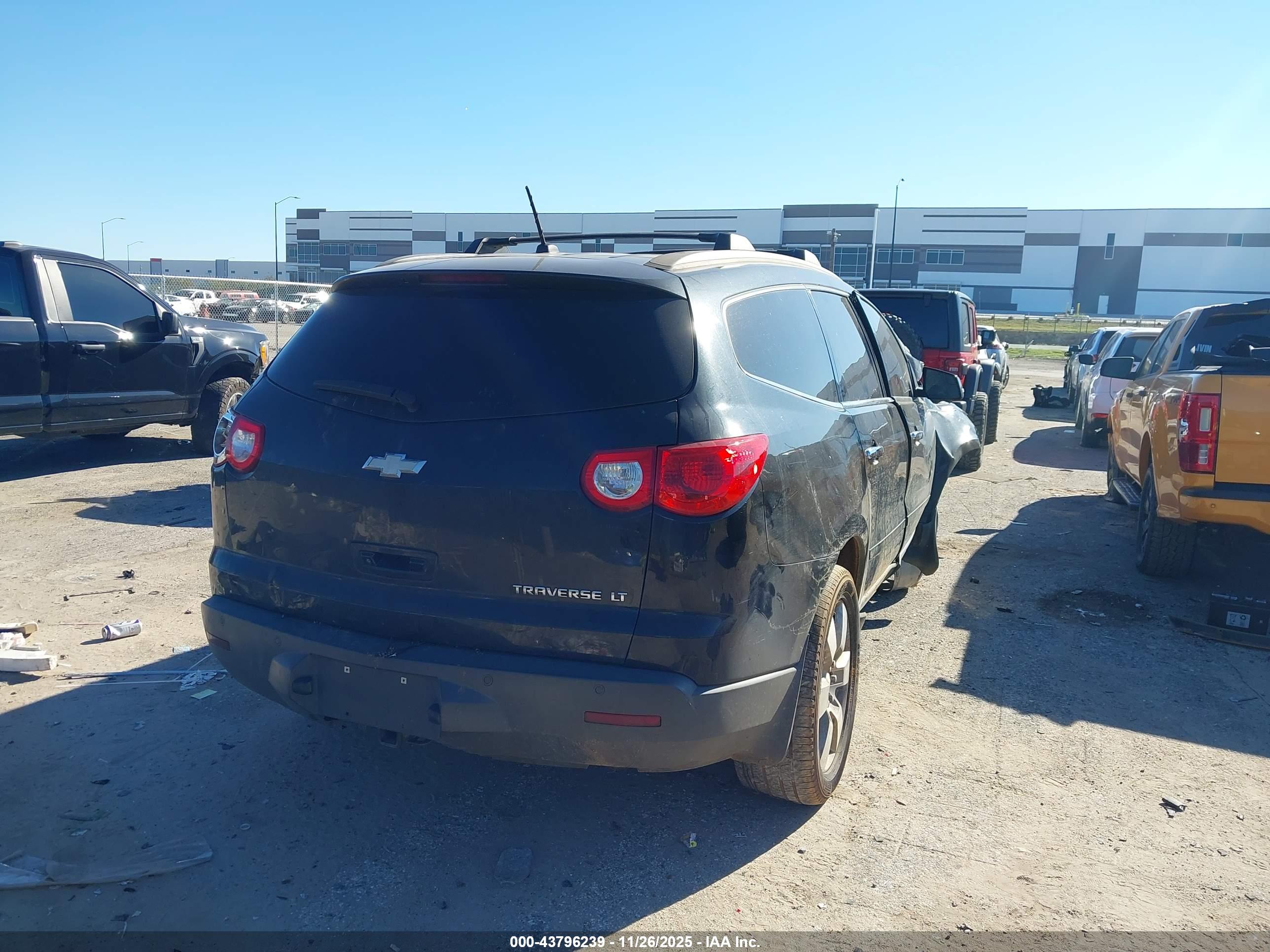 CHEVROLET TRAVERSE image 4