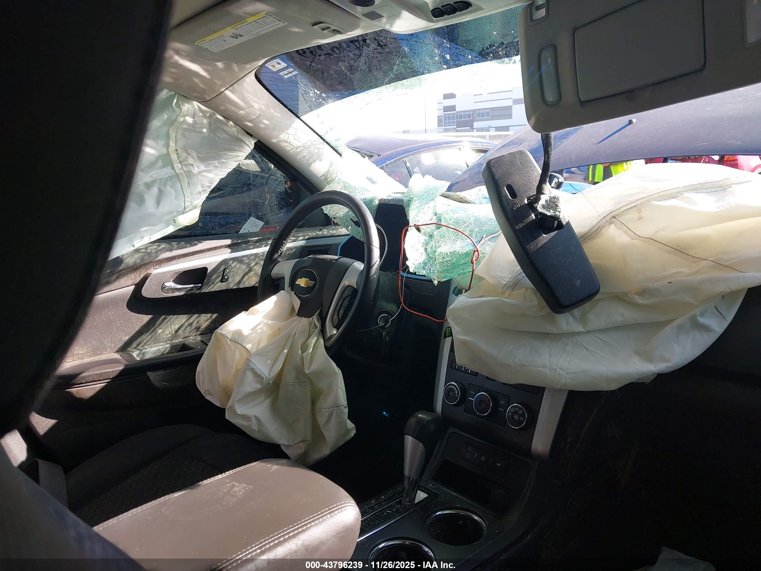 CHEVROLET TRAVERSE image 5