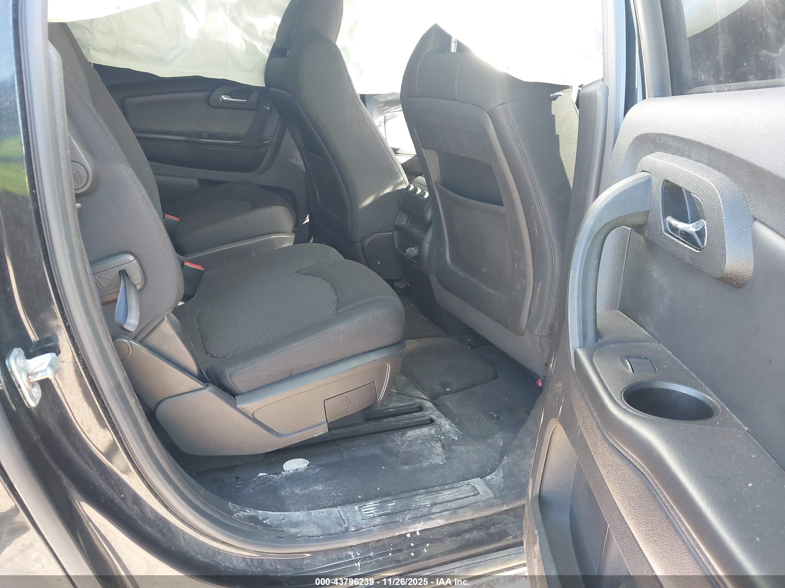CHEVROLET TRAVERSE image 8