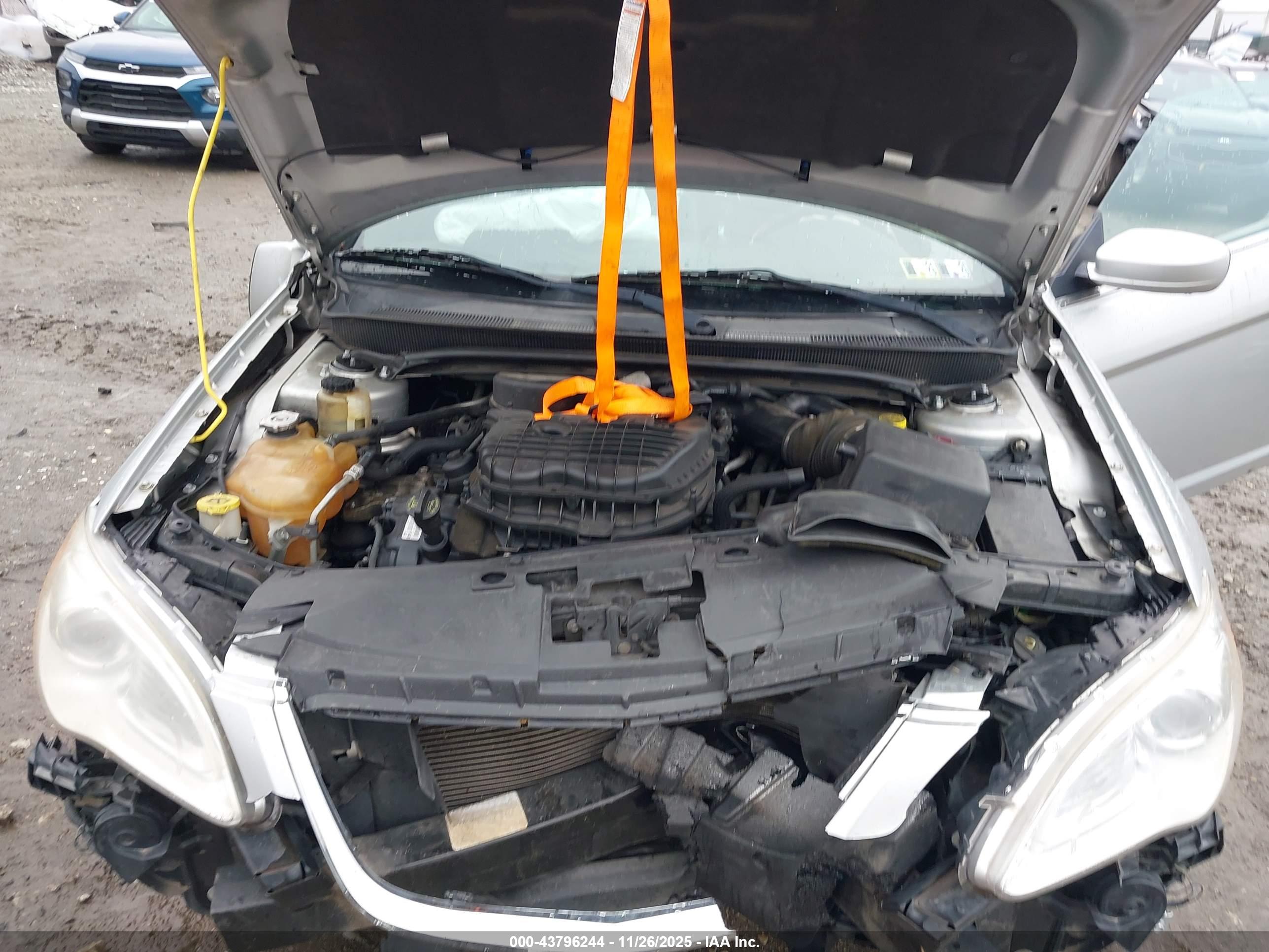 CHRYSLER 200 image 10