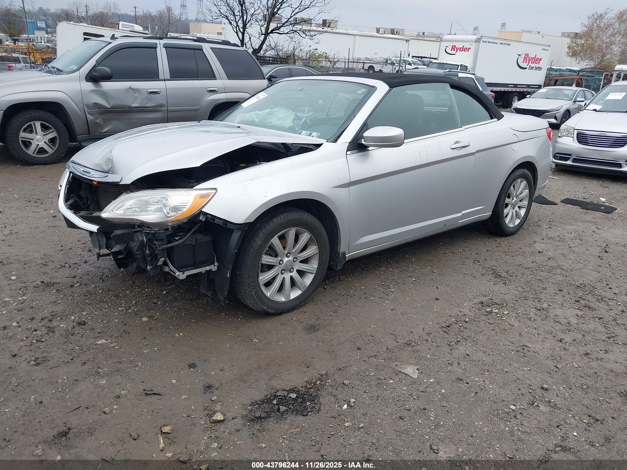 CHRYSLER 200 image 2