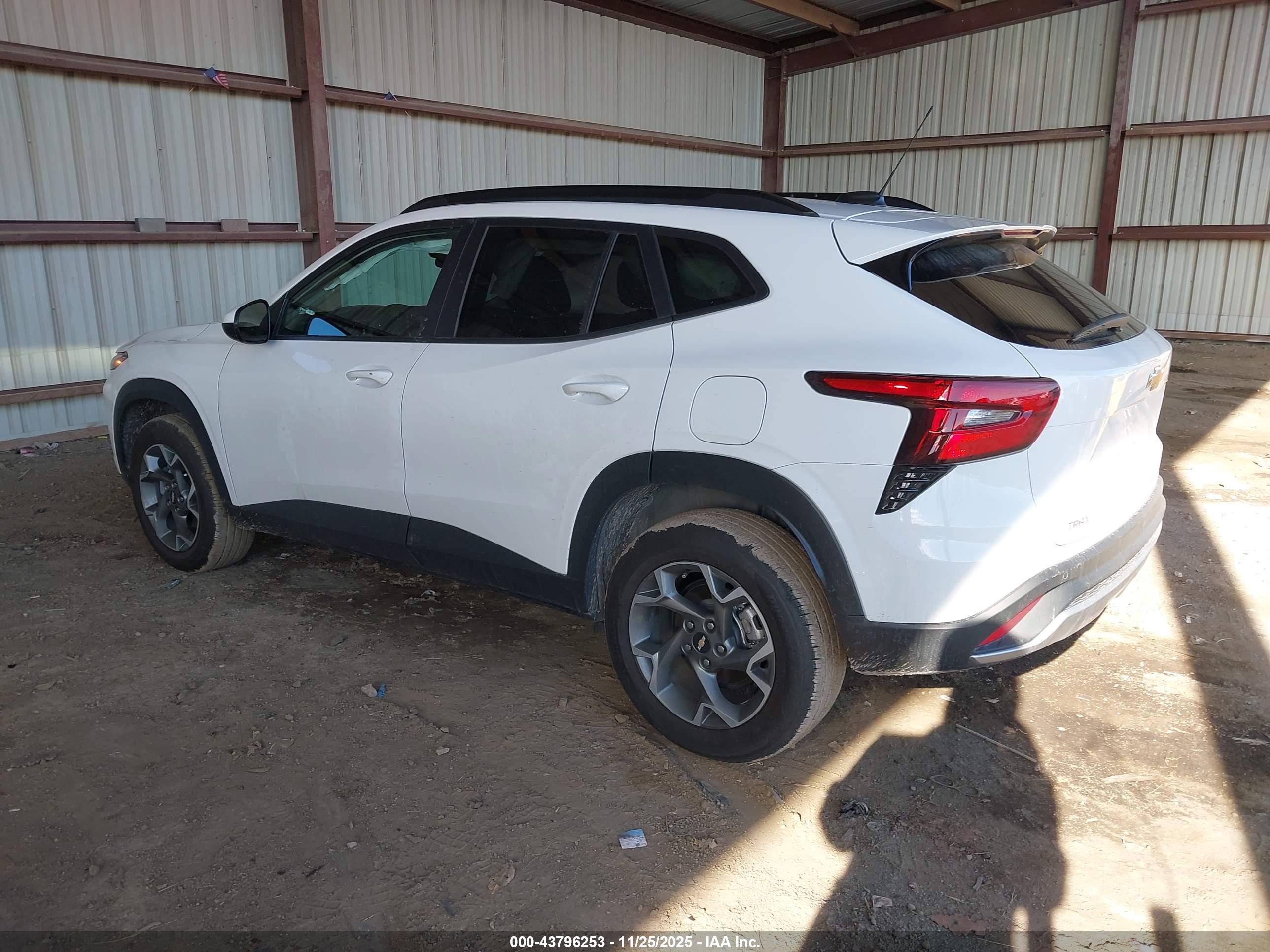CHEVROLET TRAX image 3