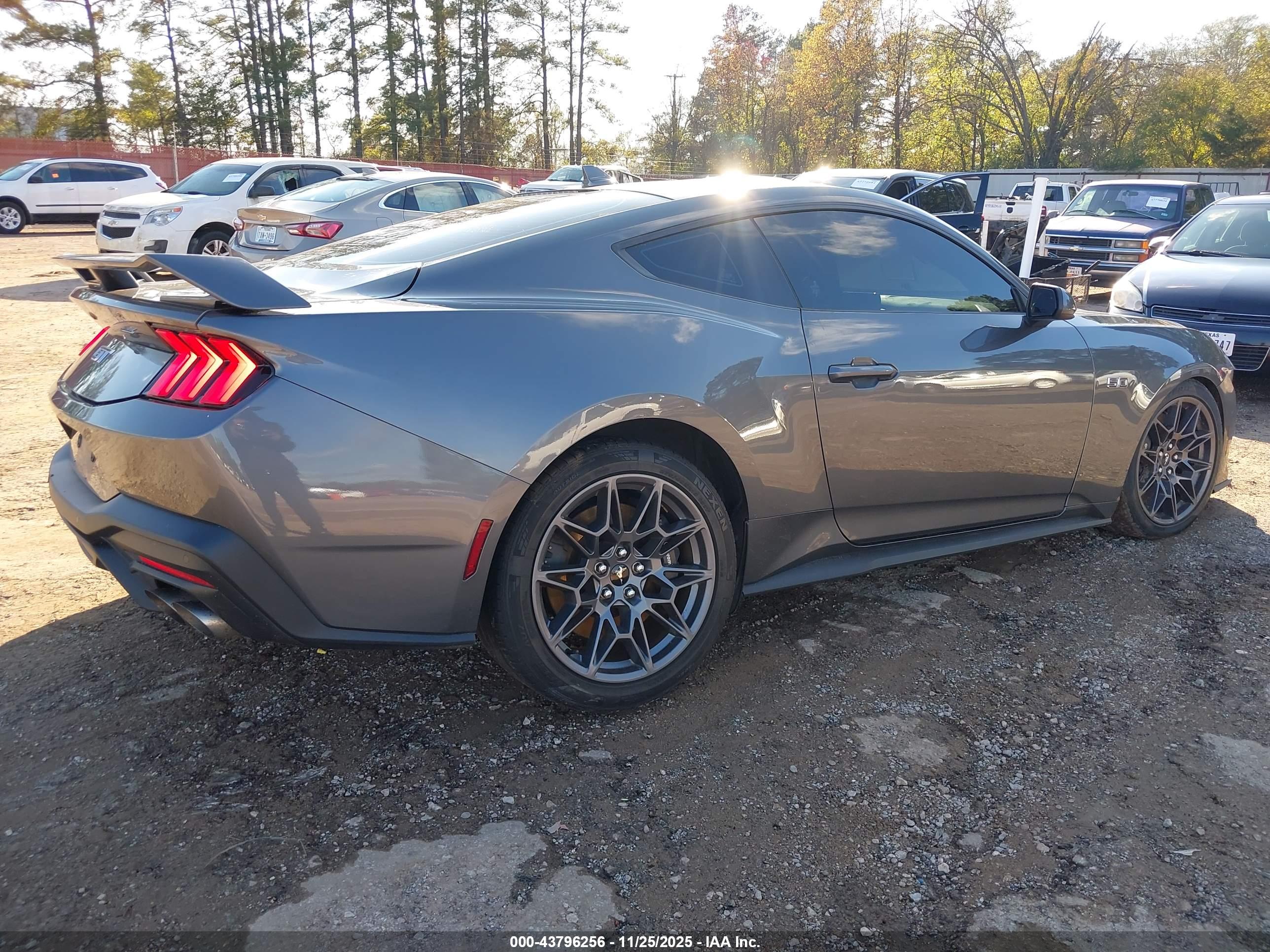 FORD MUSTANG image 4