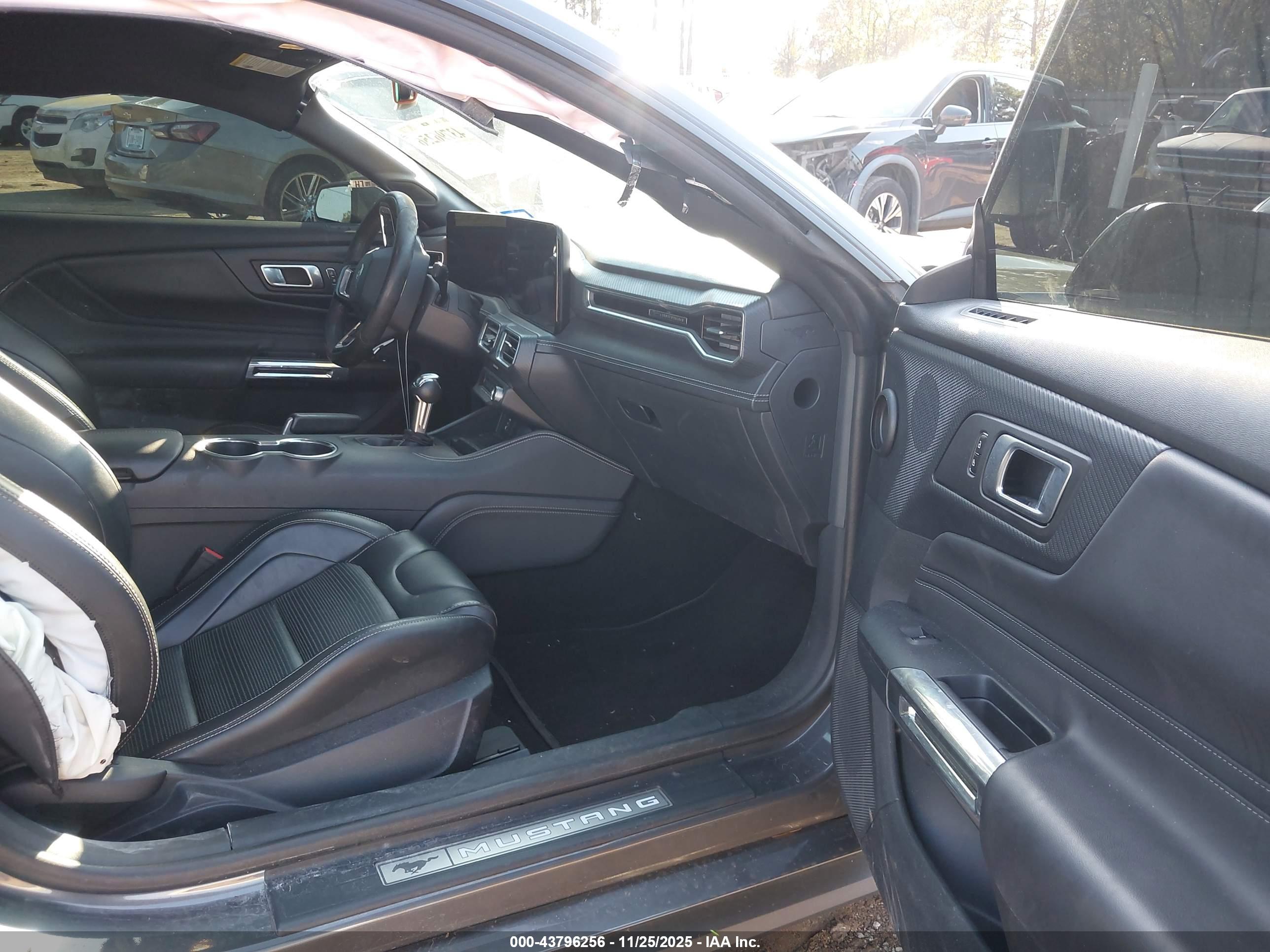 FORD MUSTANG image 5