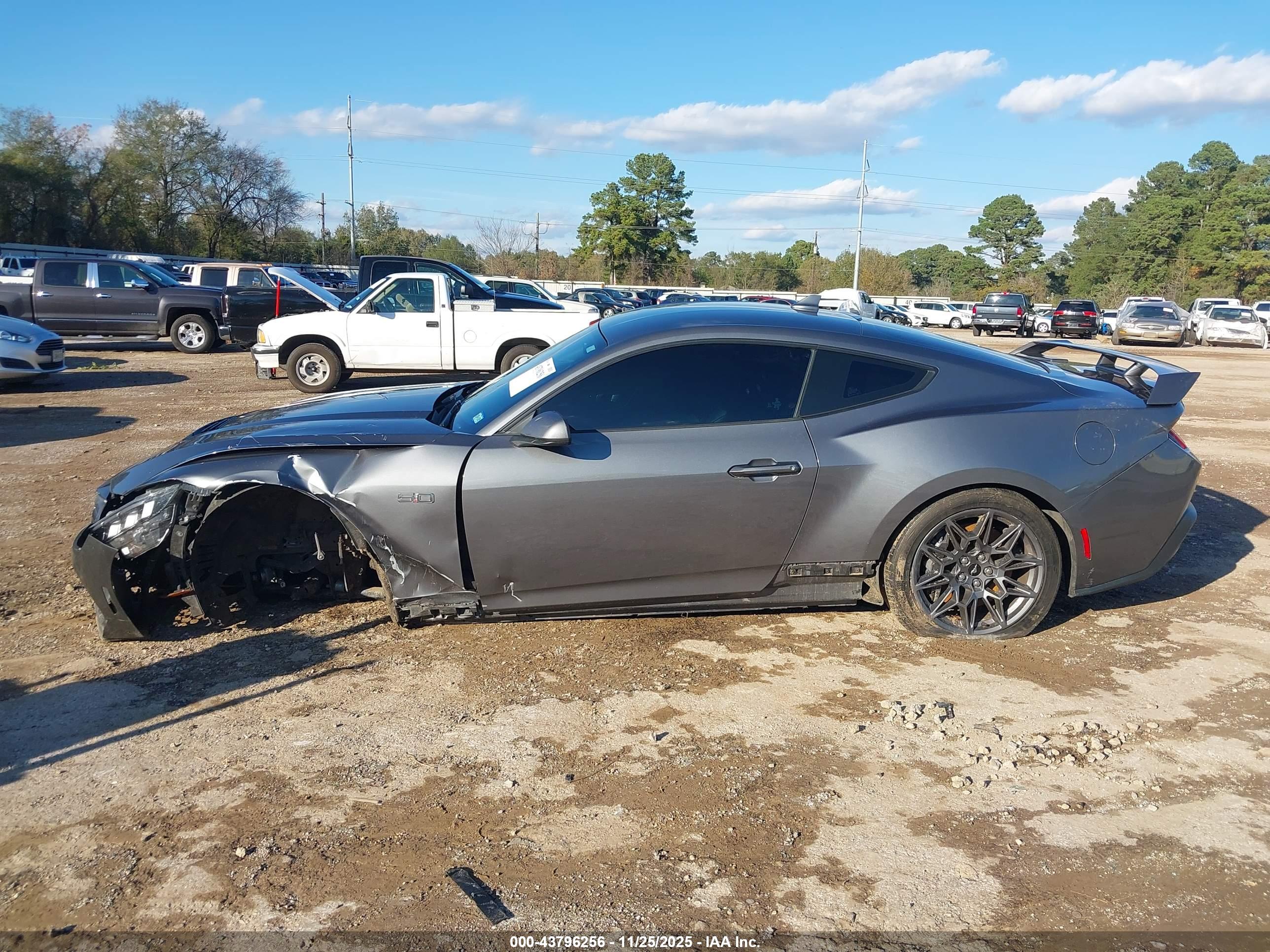FORD MUSTANG image 6