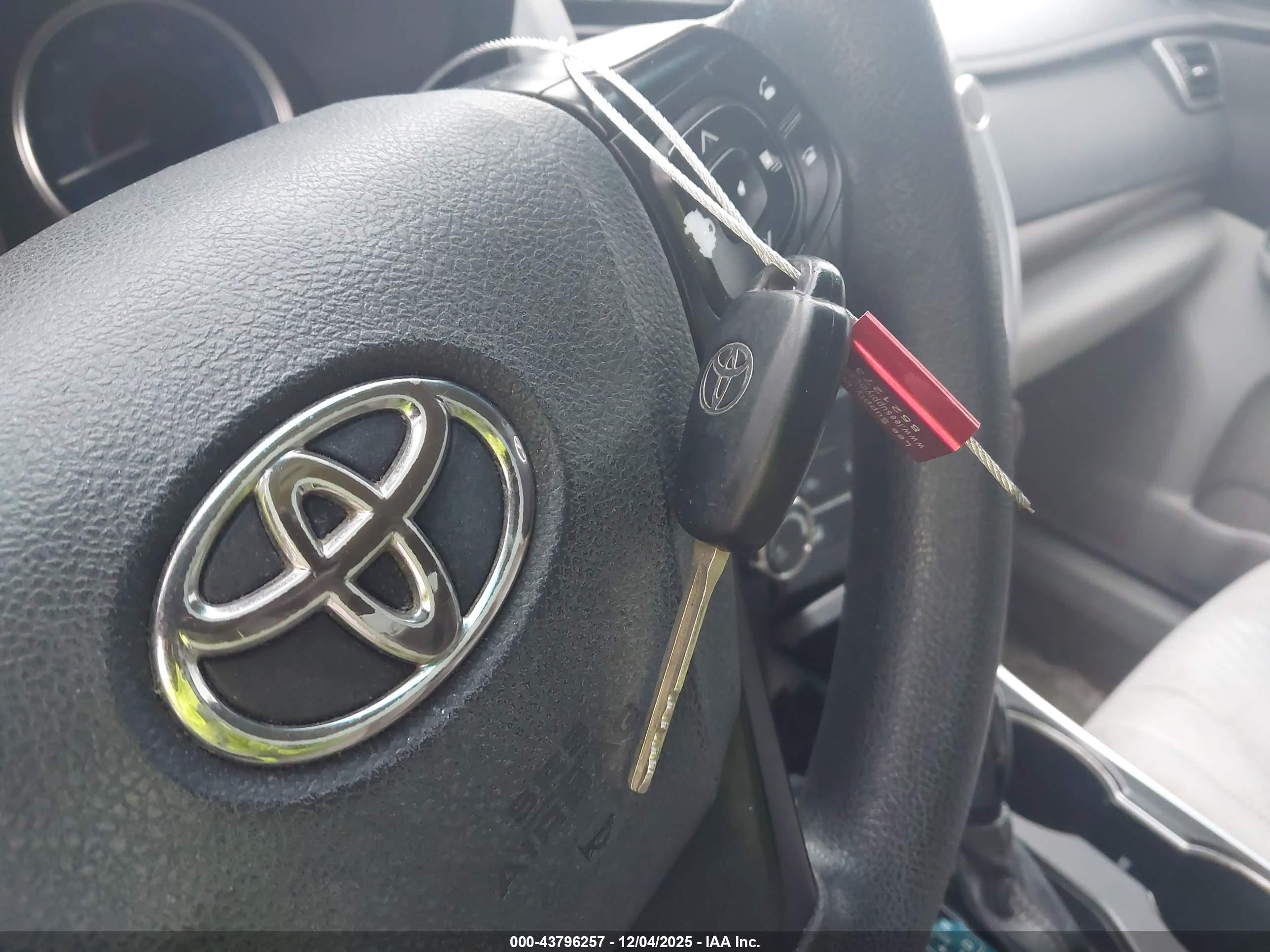 TOYOTA CAMRY image 11