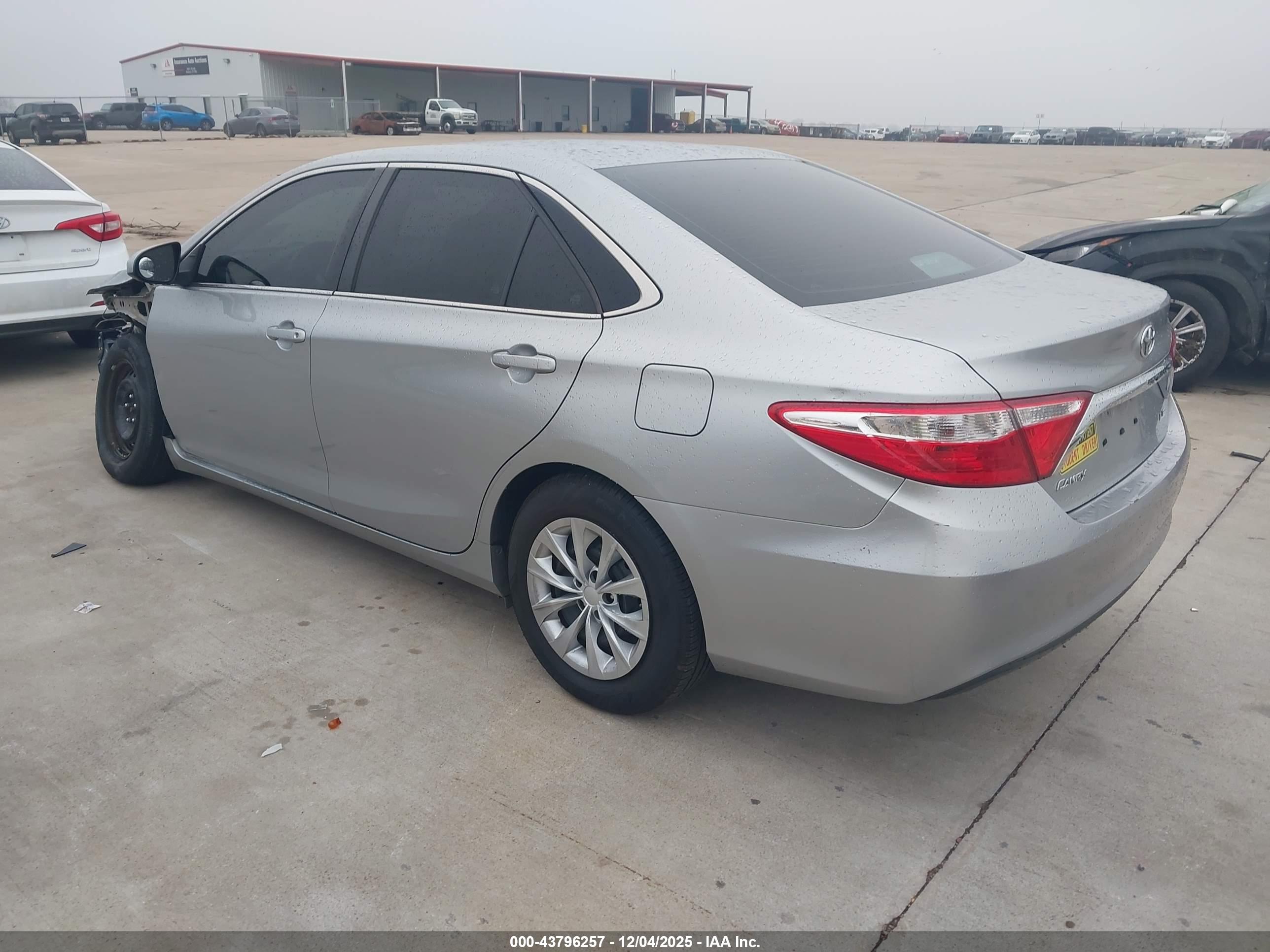 TOYOTA CAMRY image 3