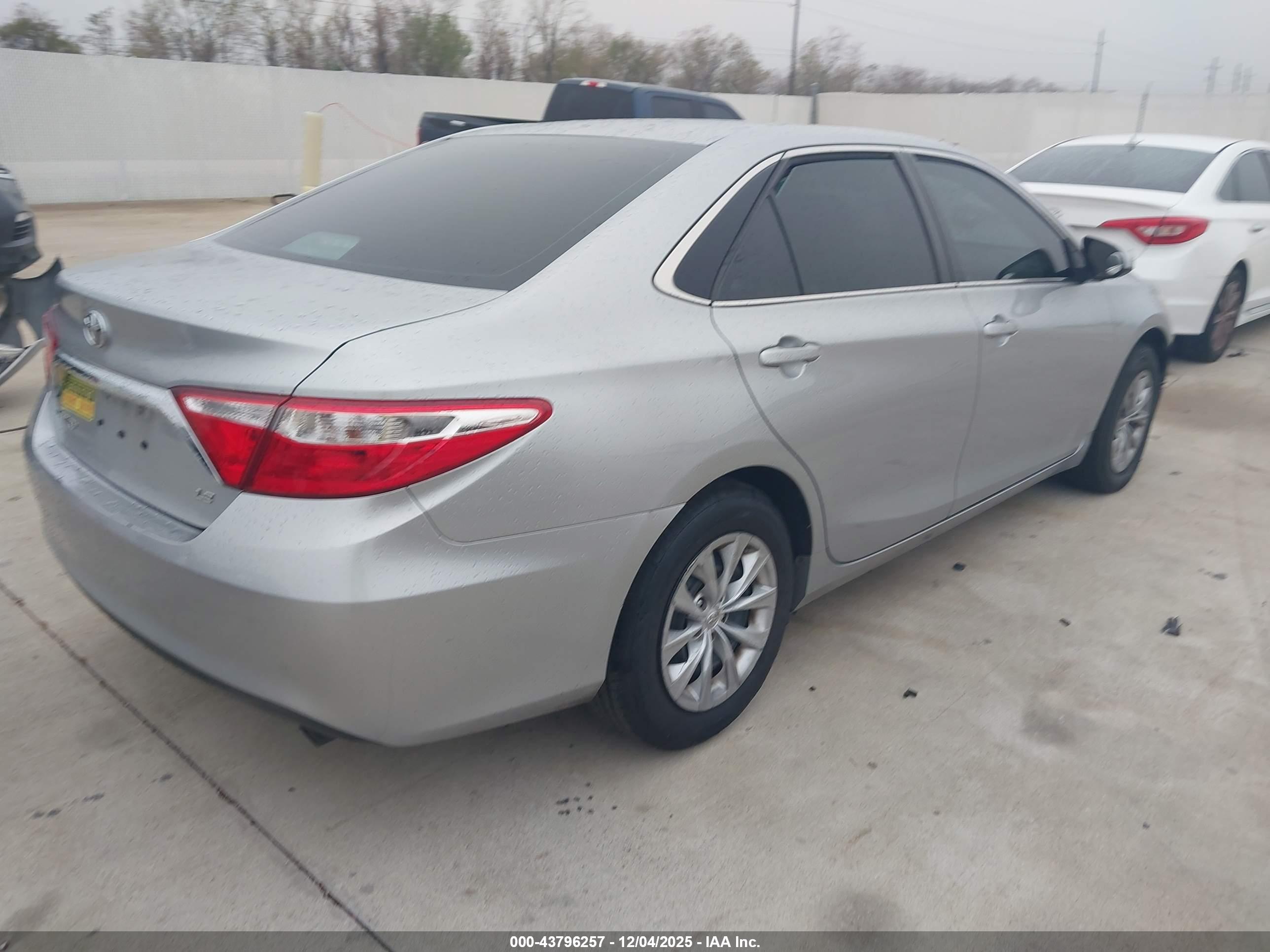 TOYOTA CAMRY image 4