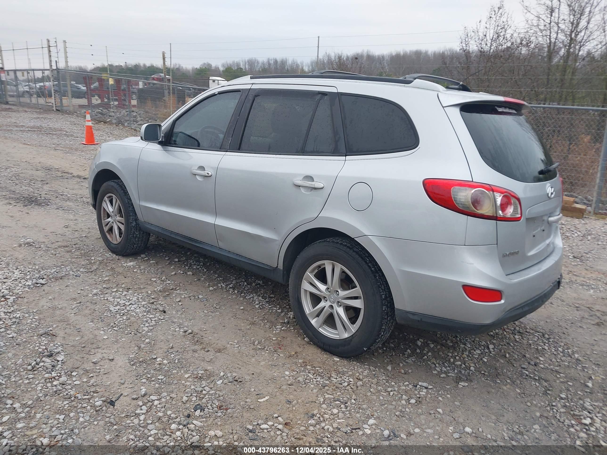 HYUNDAI SANTA image 3