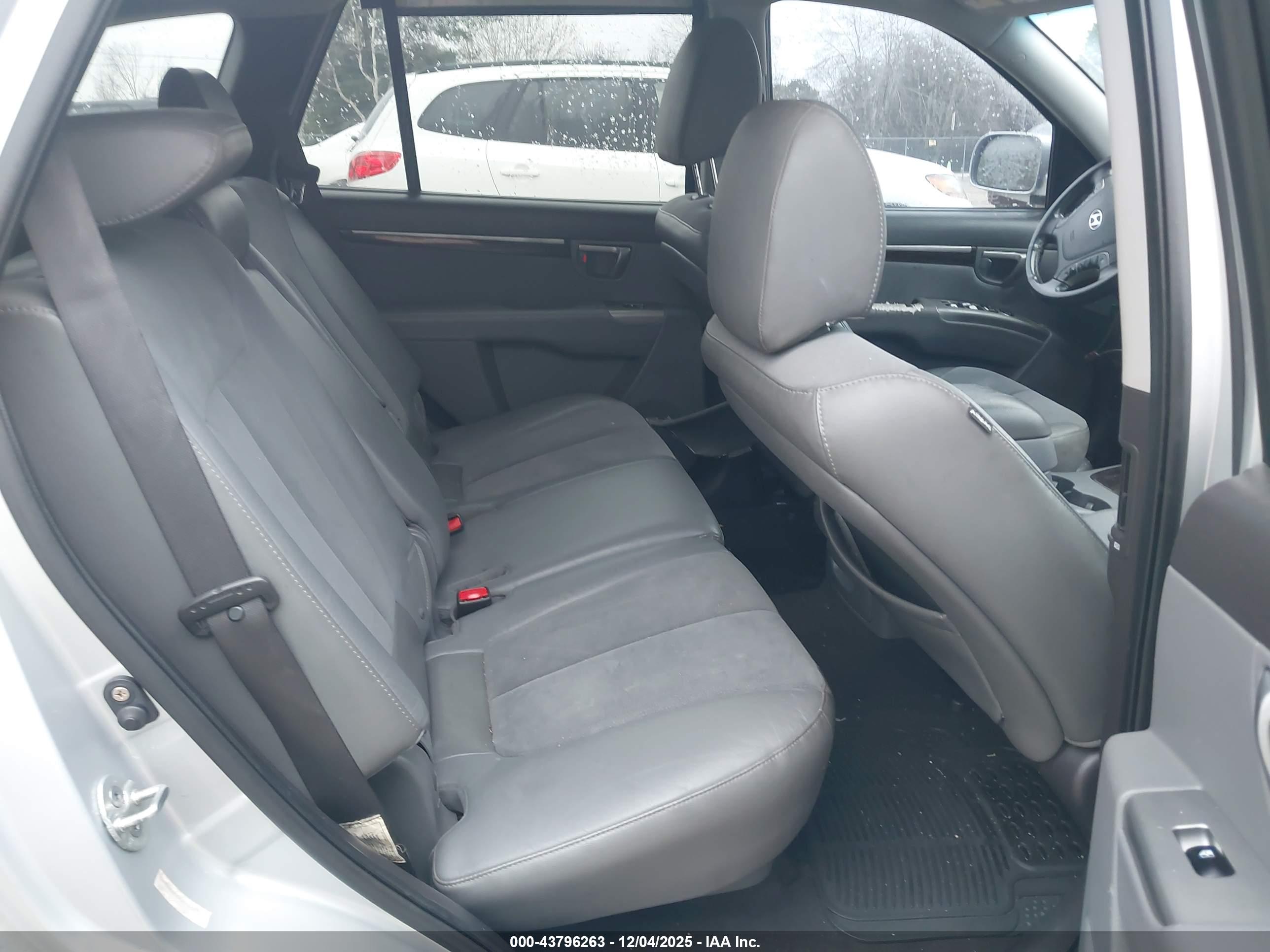 HYUNDAI SANTA image 8