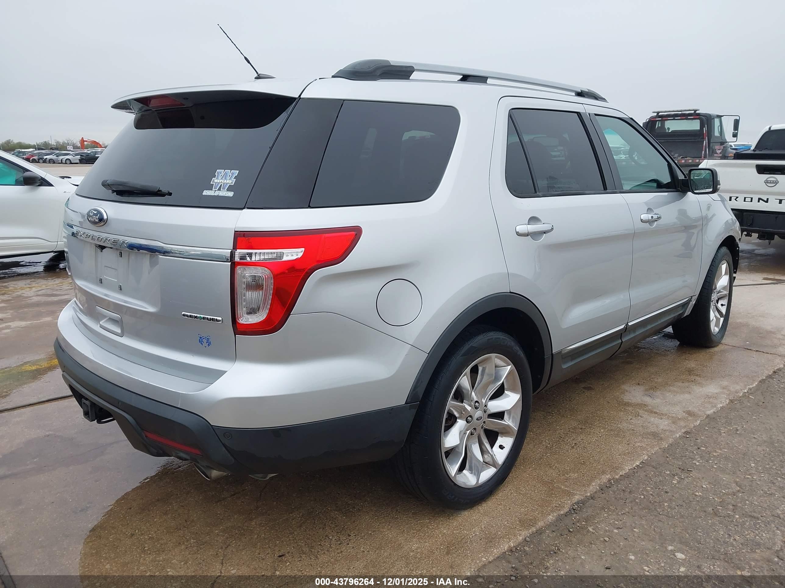 FORD EXPLORER image 4