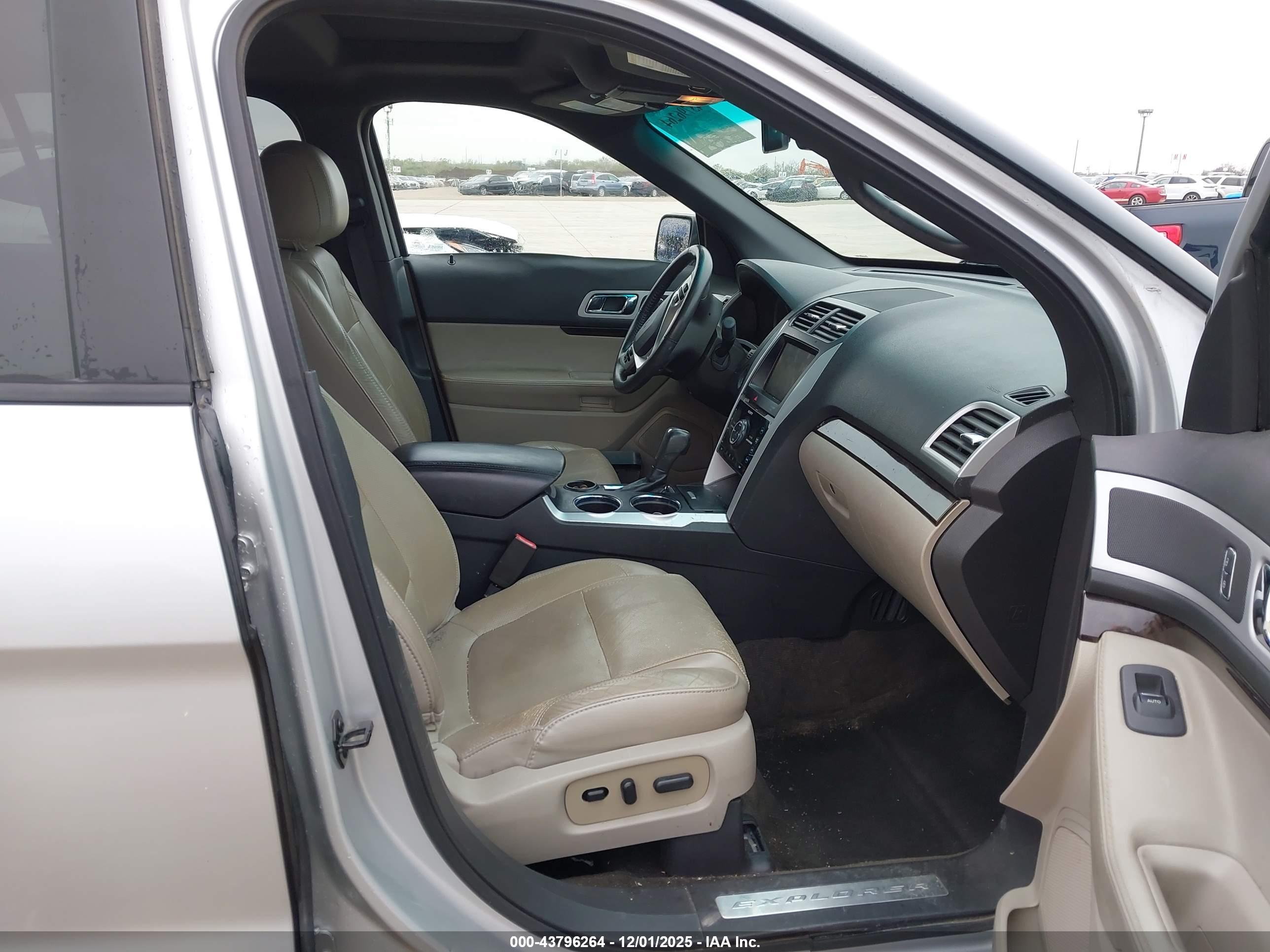 FORD EXPLORER image 5