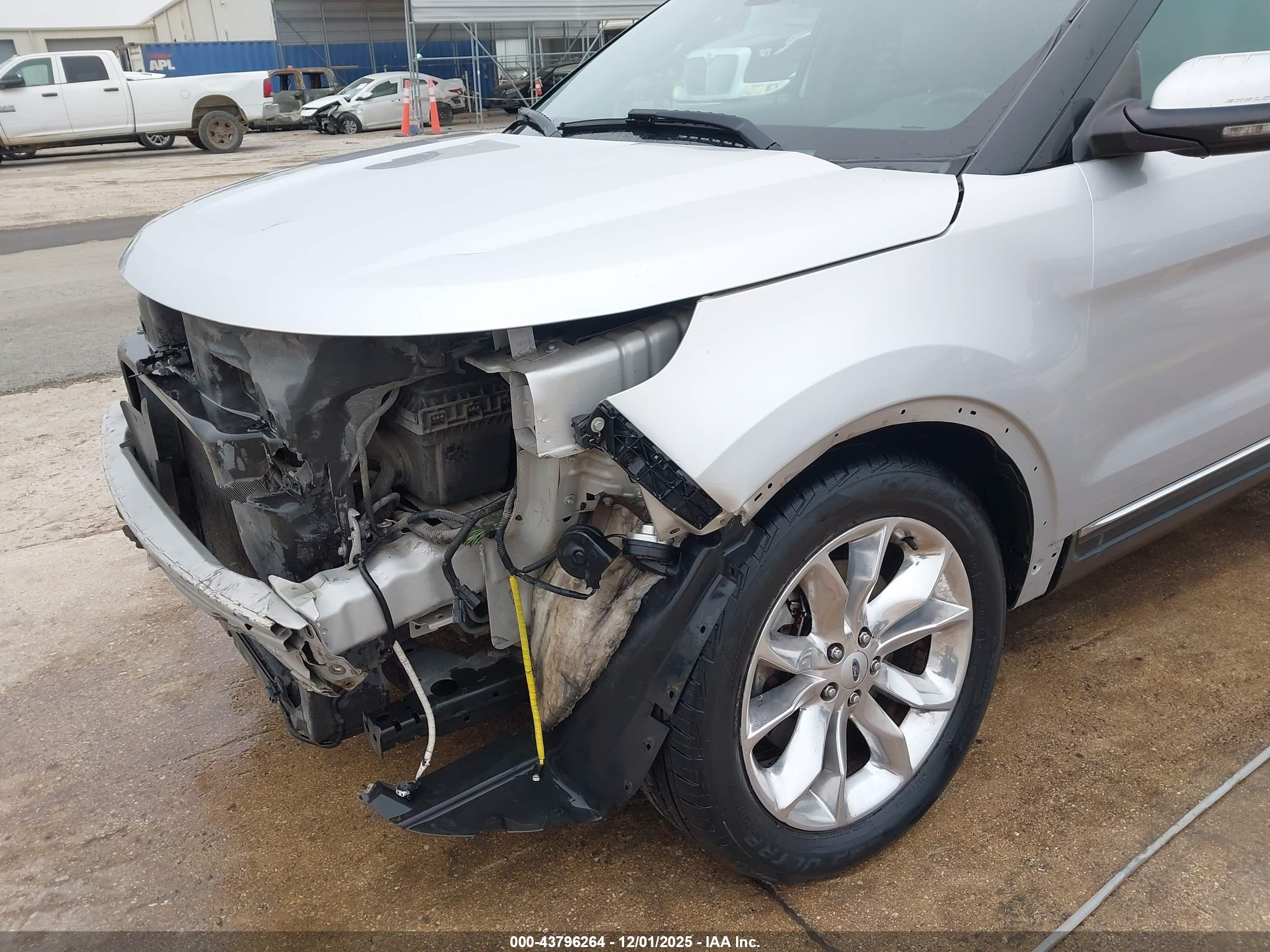 FORD EXPLORER image 6