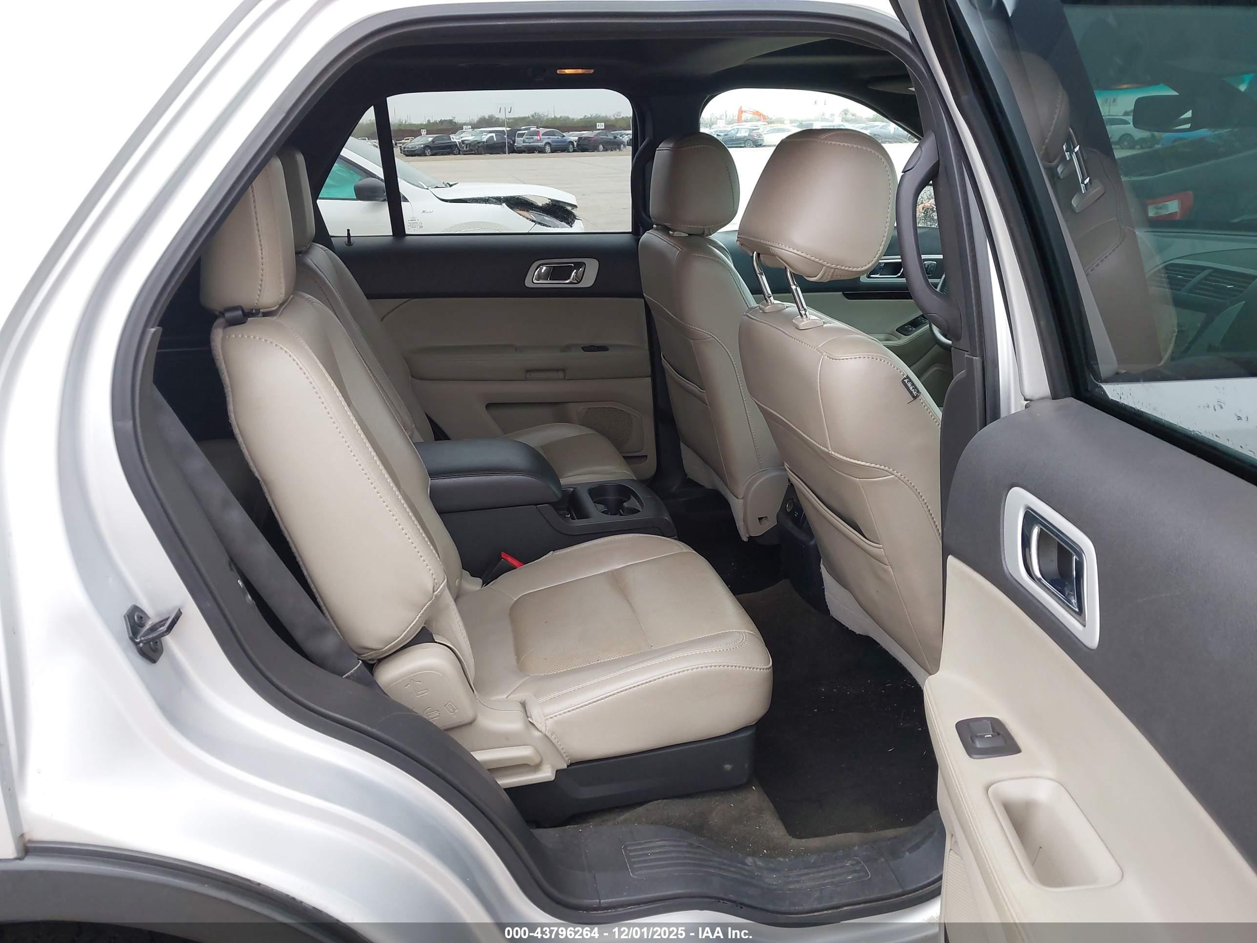 FORD EXPLORER image 8