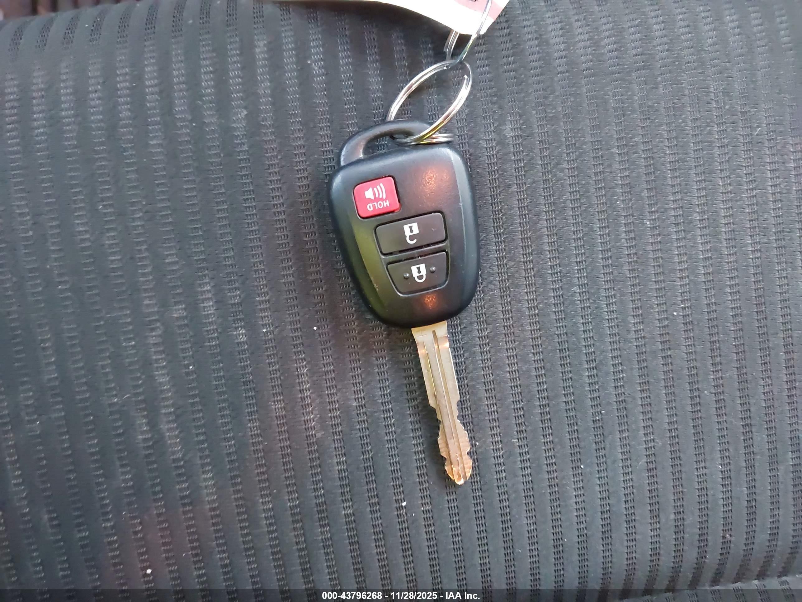 TOYOTA RAV4 image 11