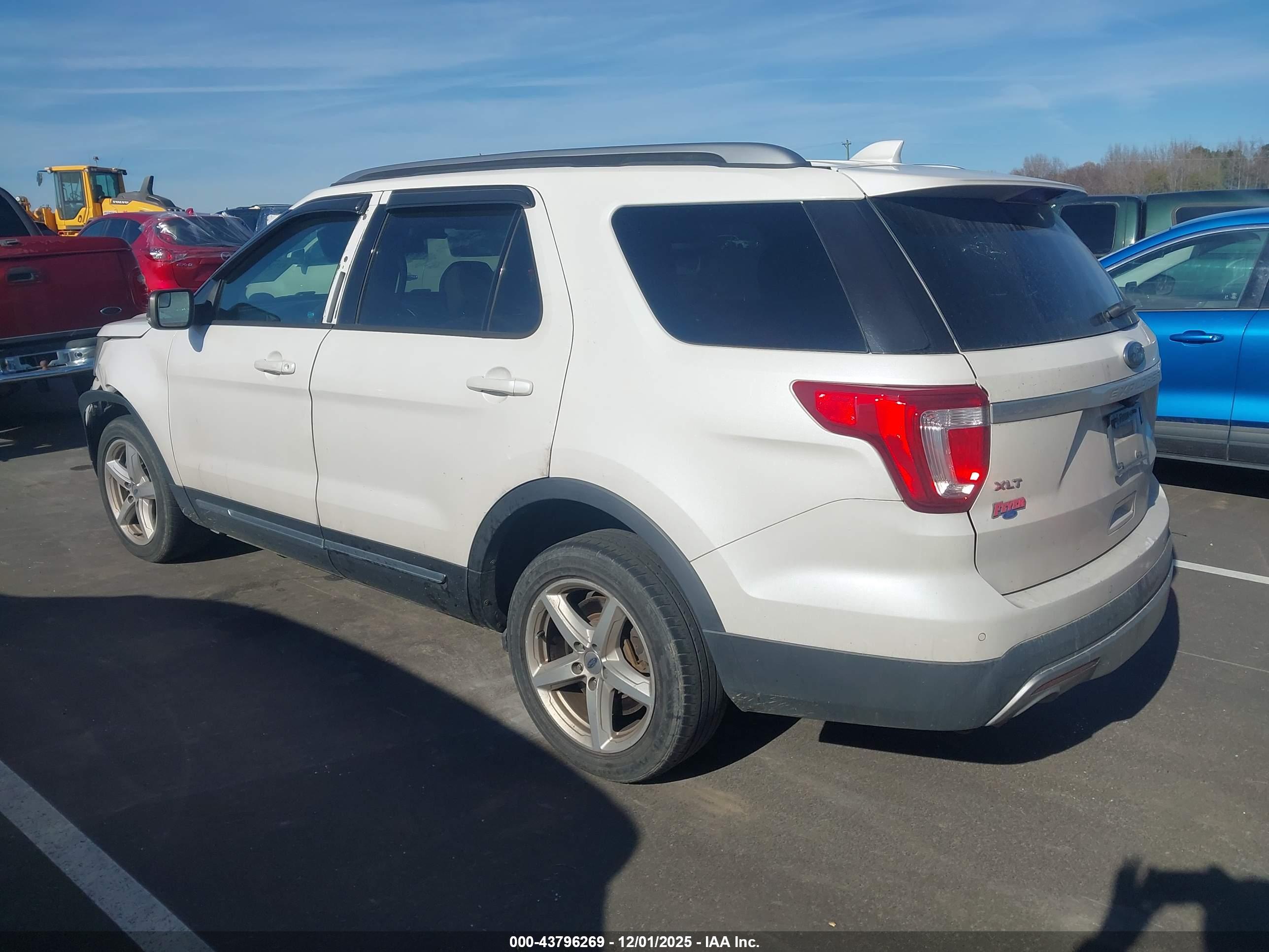 FORD EXPLORER image 3
