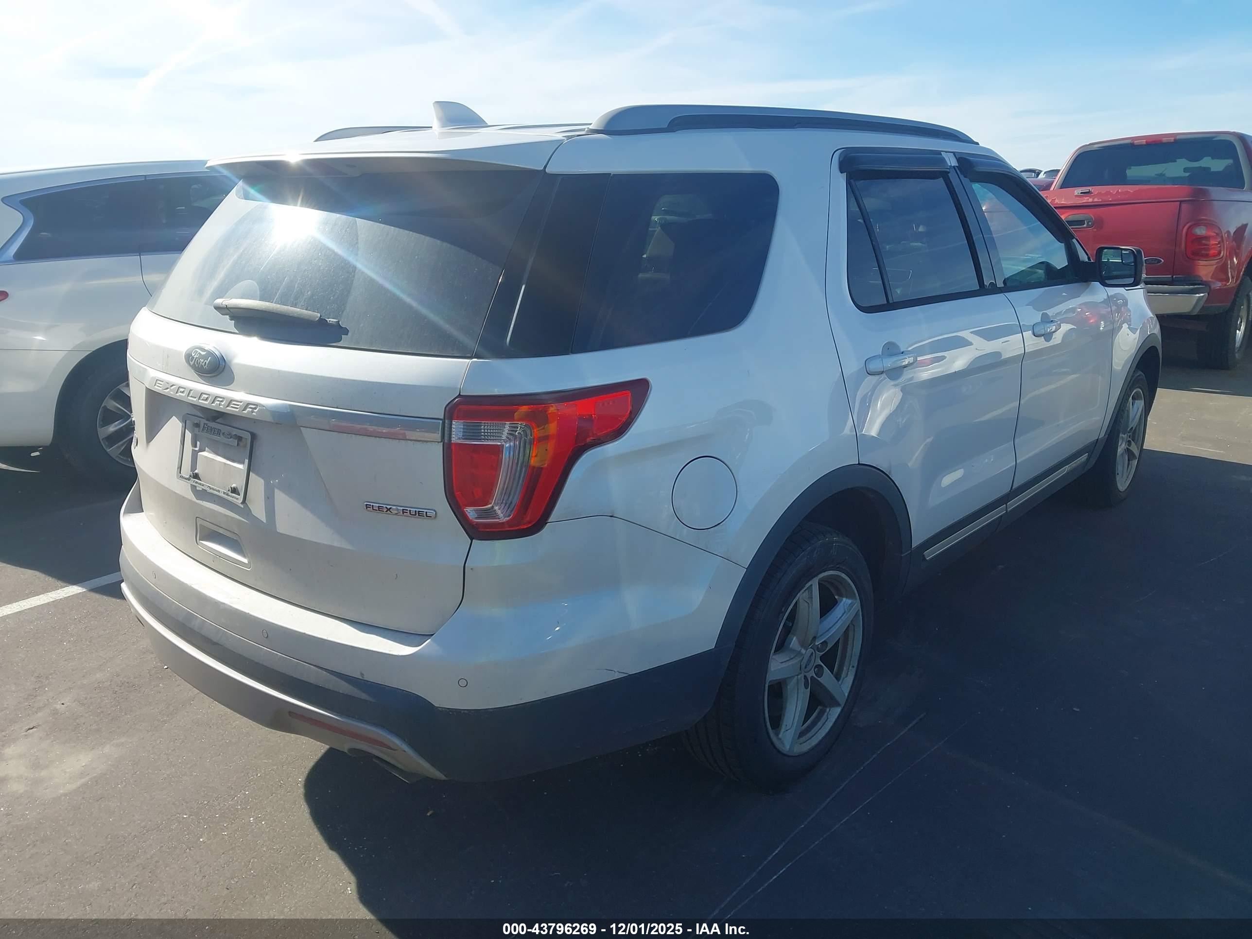FORD EXPLORER image 4