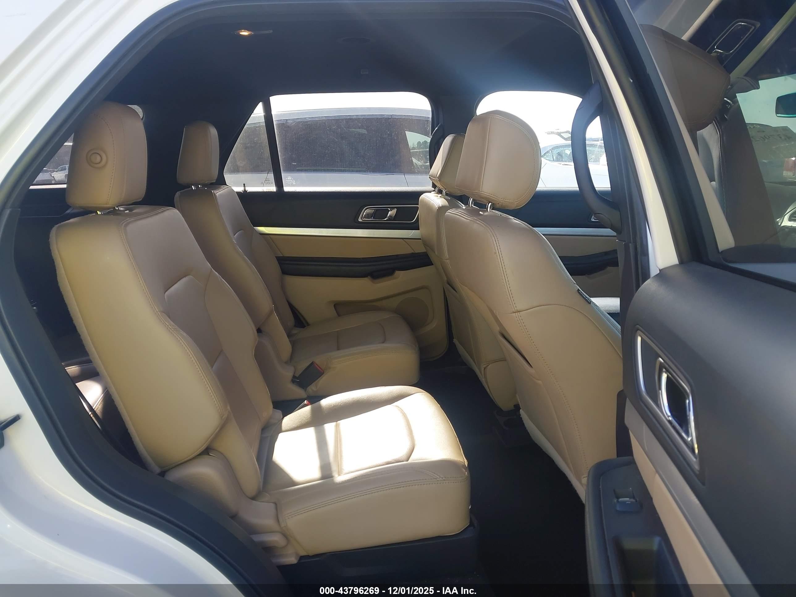 FORD EXPLORER image 8