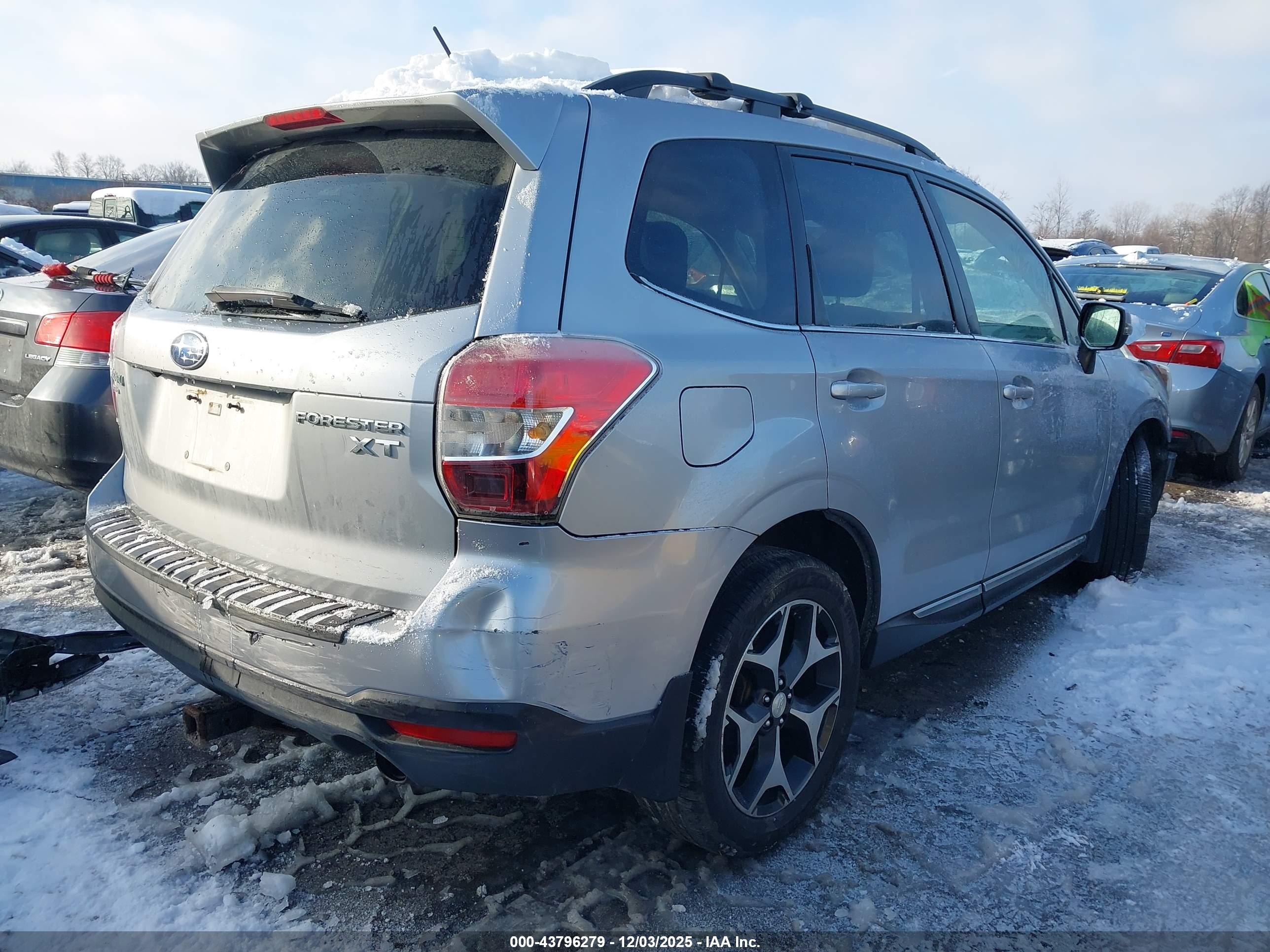 SUBARU FORESTER image 4