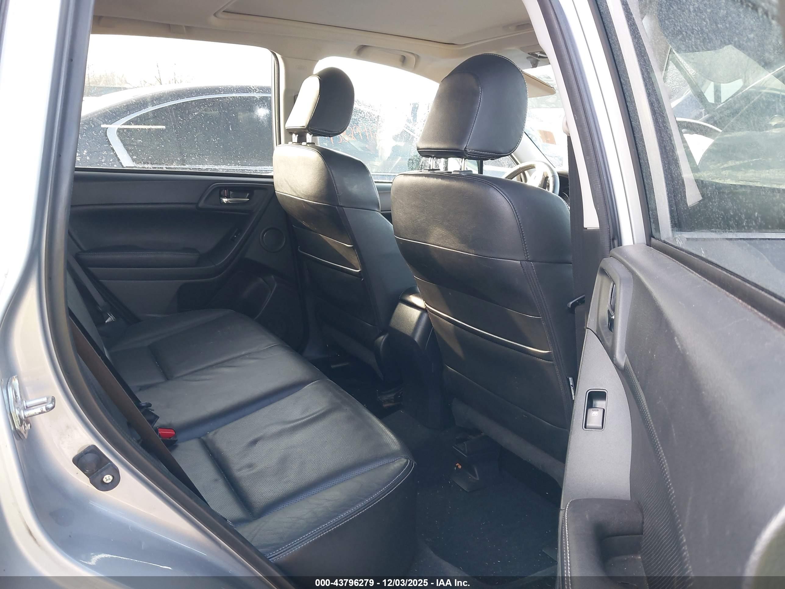 SUBARU FORESTER image 8