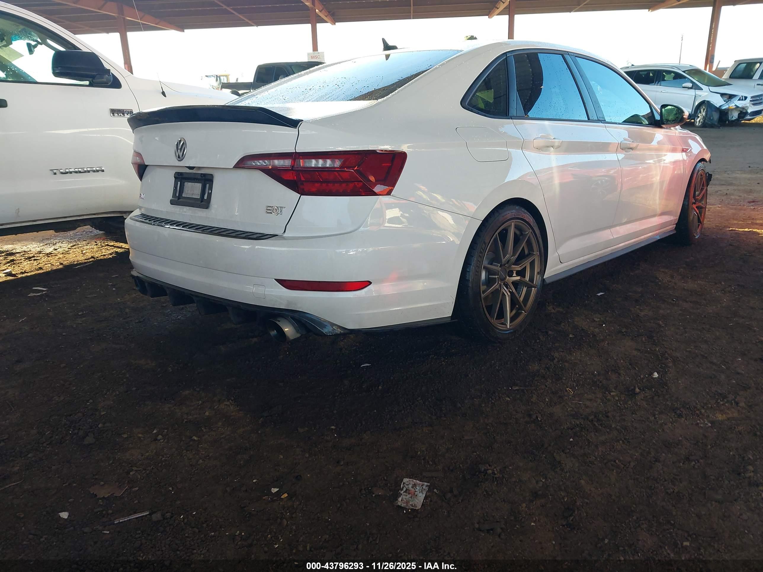 VOLKSWAGEN JETTA image 4