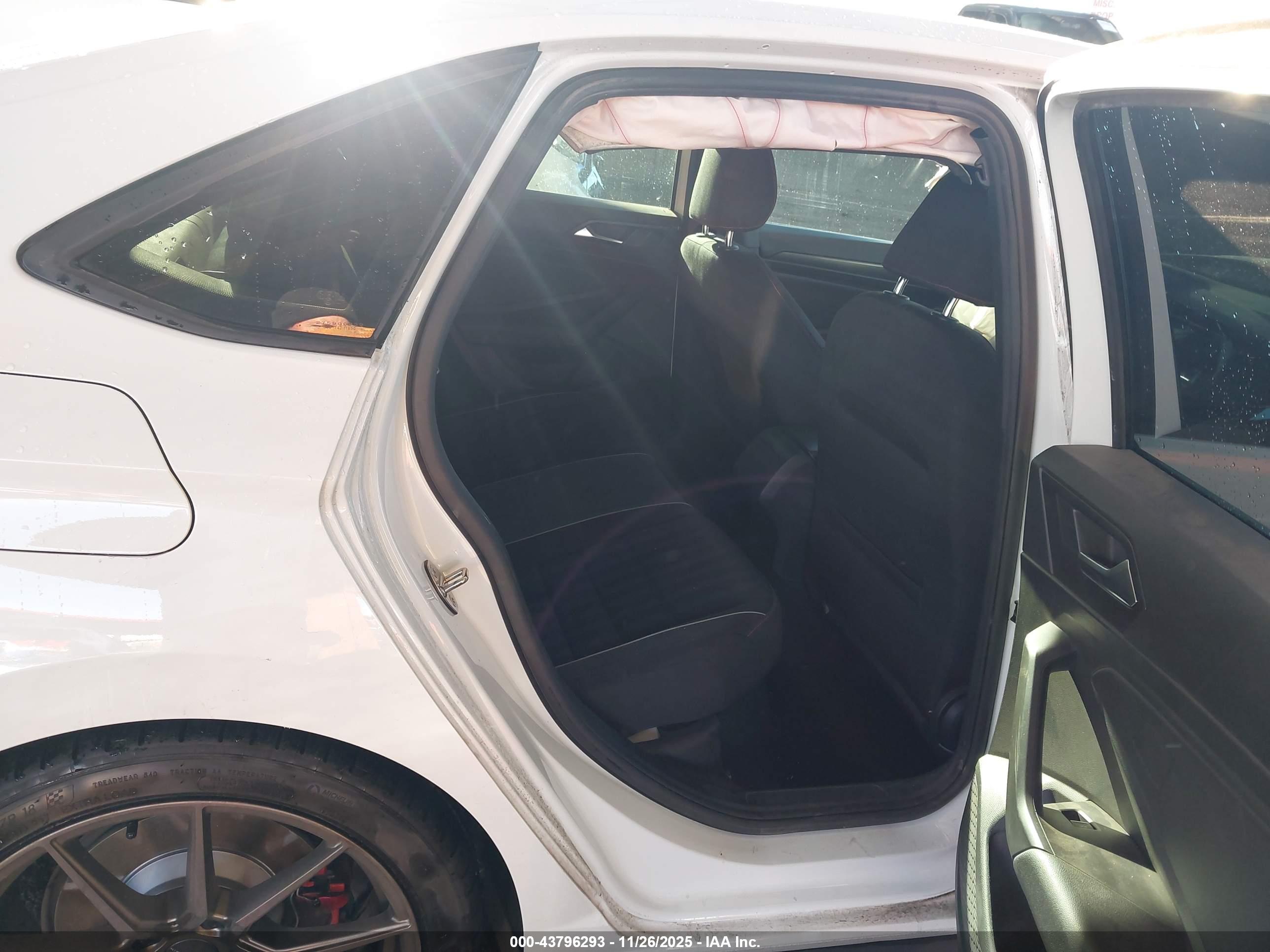VOLKSWAGEN JETTA image 8