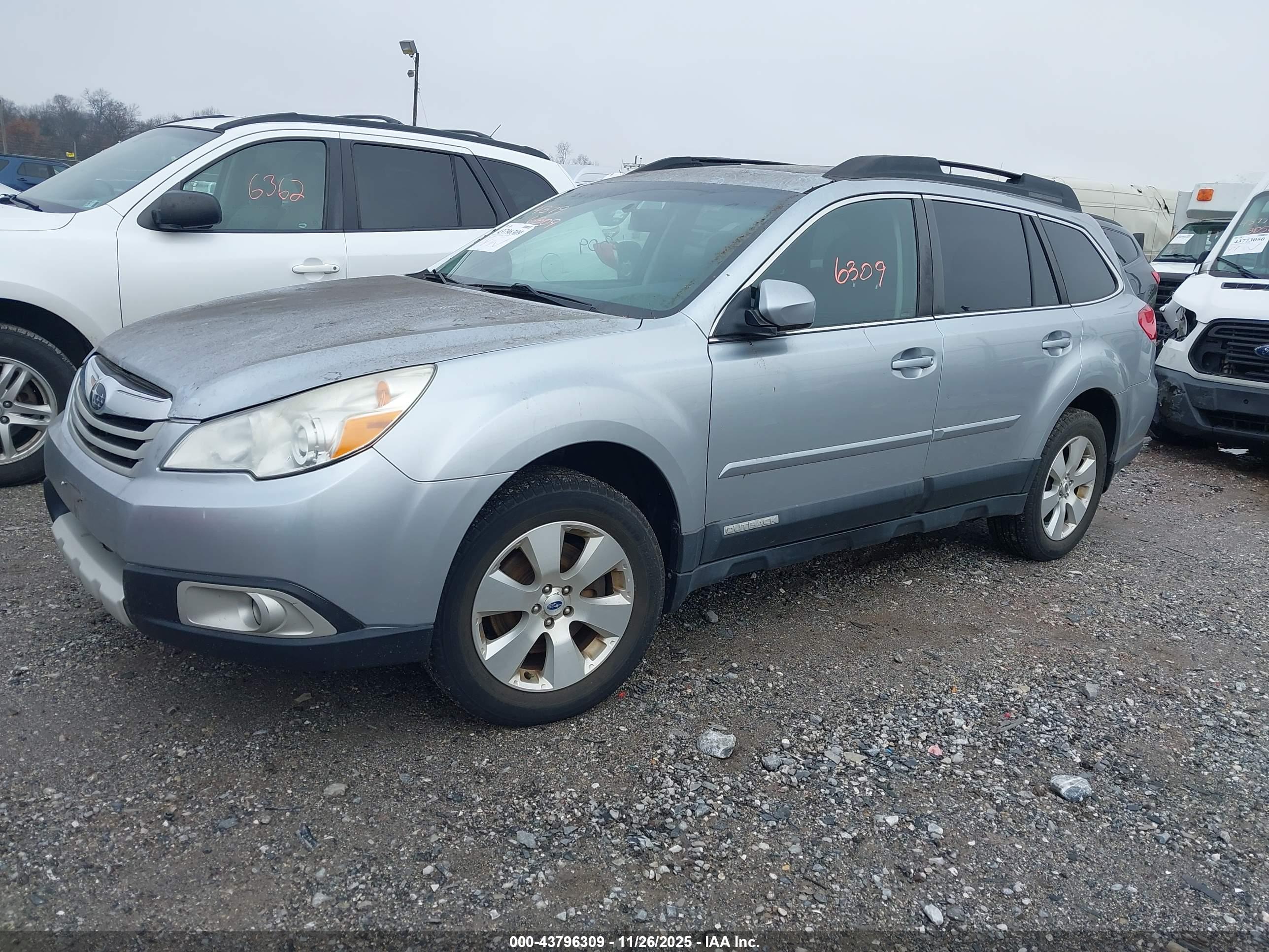 SUBARU OUTBACK image 2