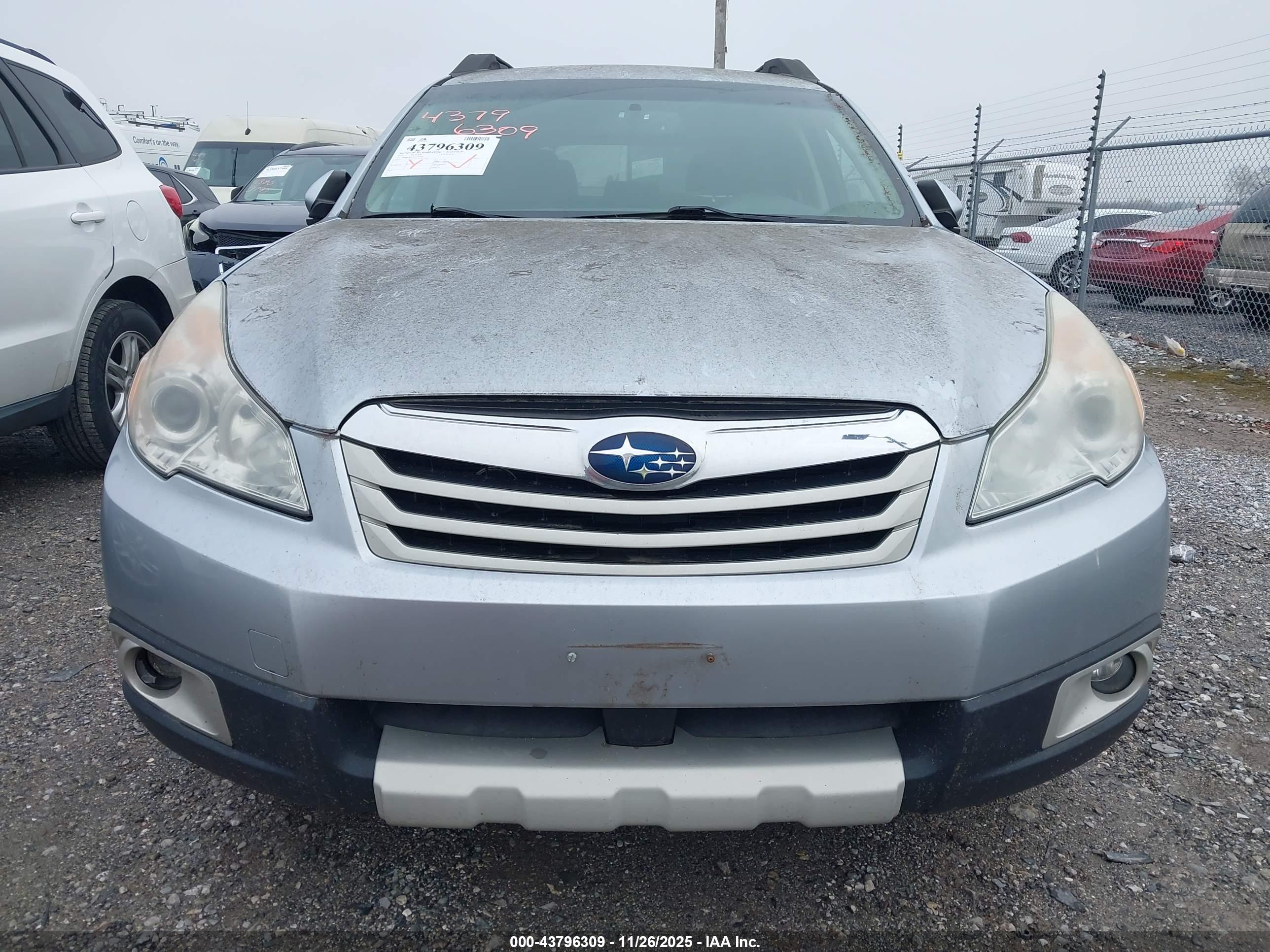 SUBARU OUTBACK image 6