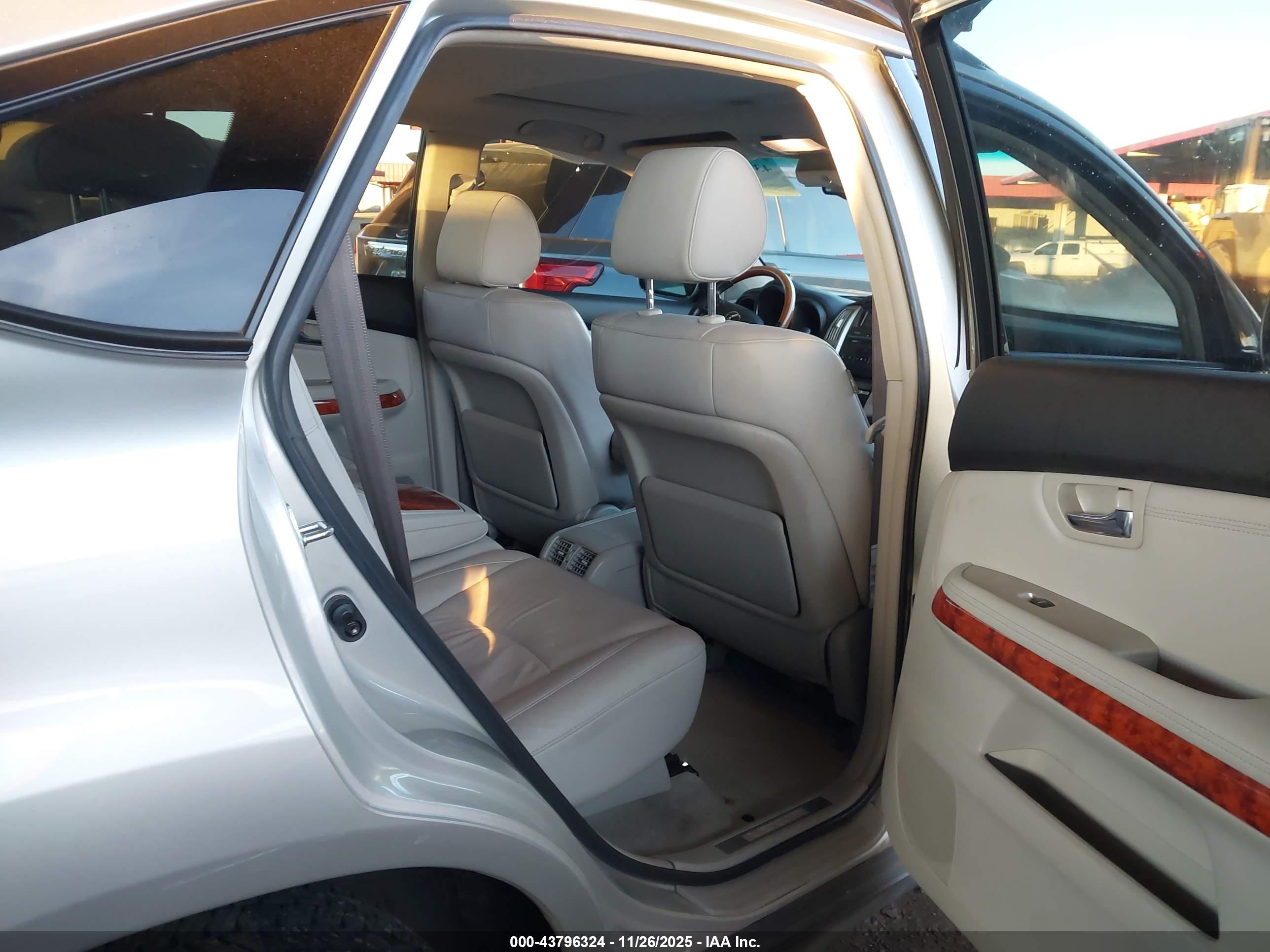LEXUS RX image 8
