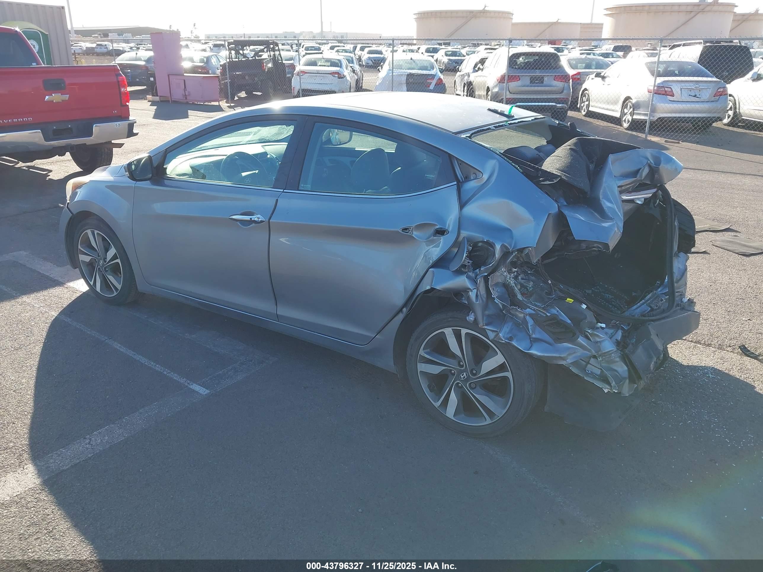 HYUNDAI ELANTRA image 3