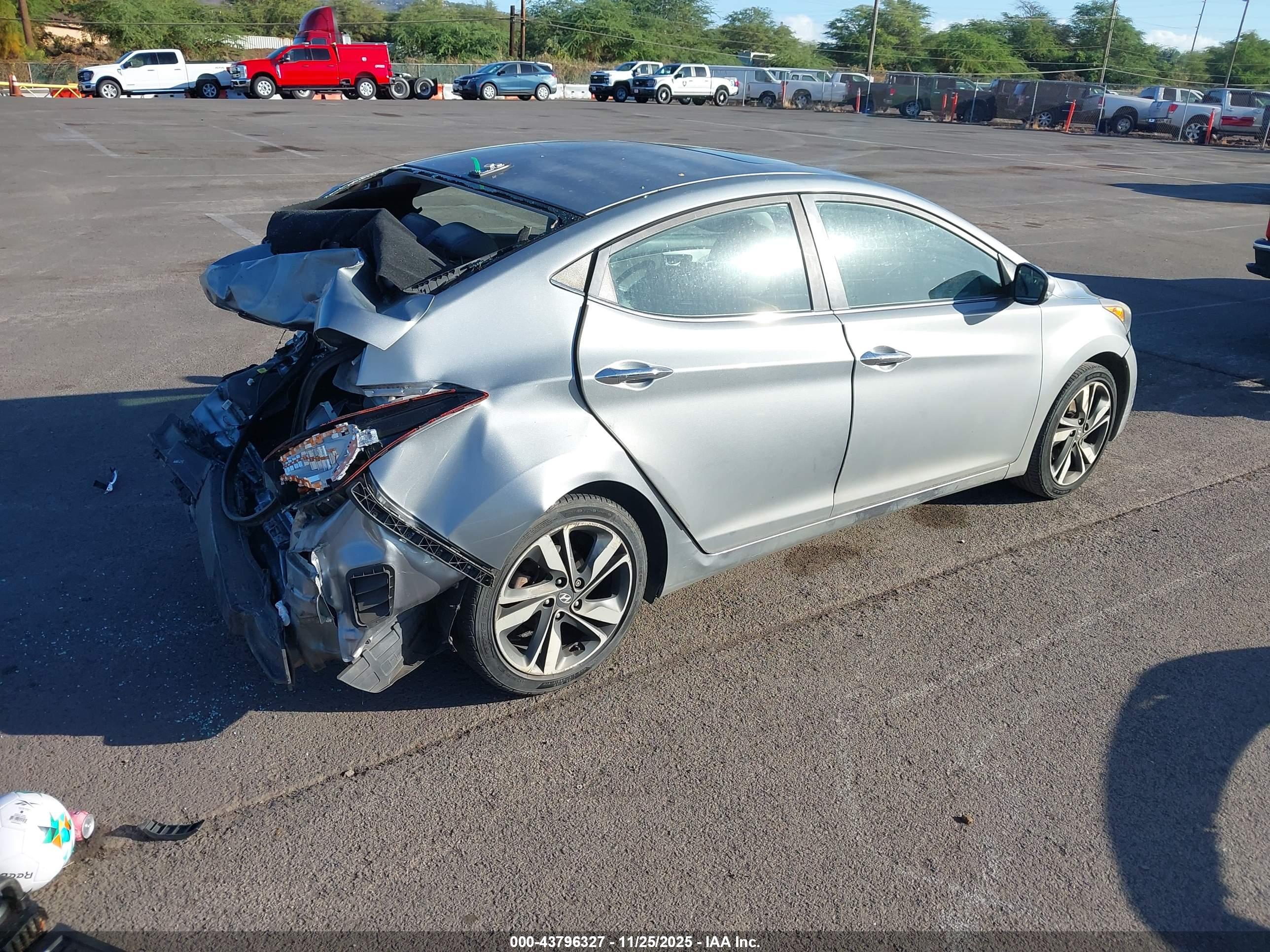 HYUNDAI ELANTRA image 4