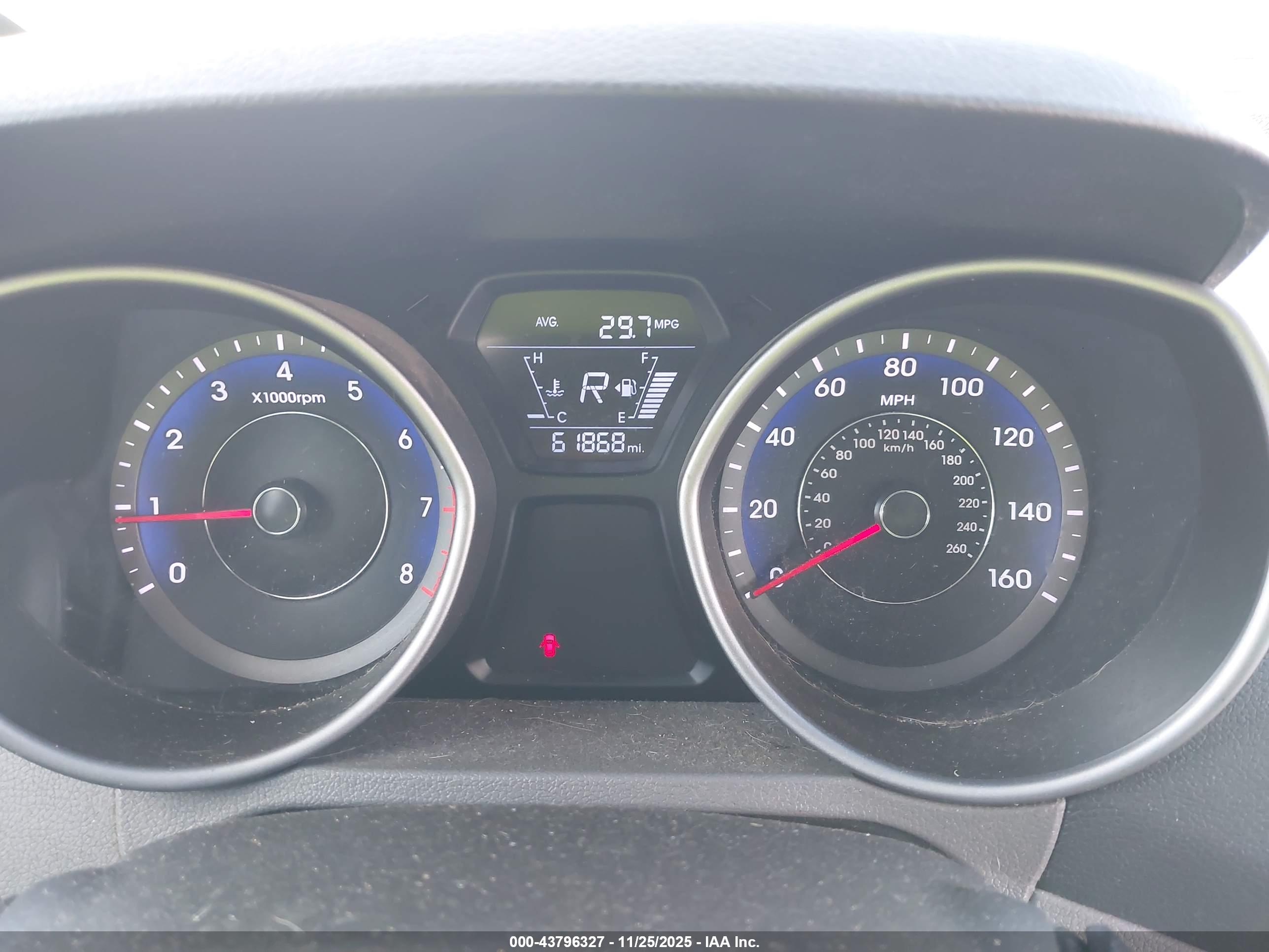 HYUNDAI ELANTRA image 7