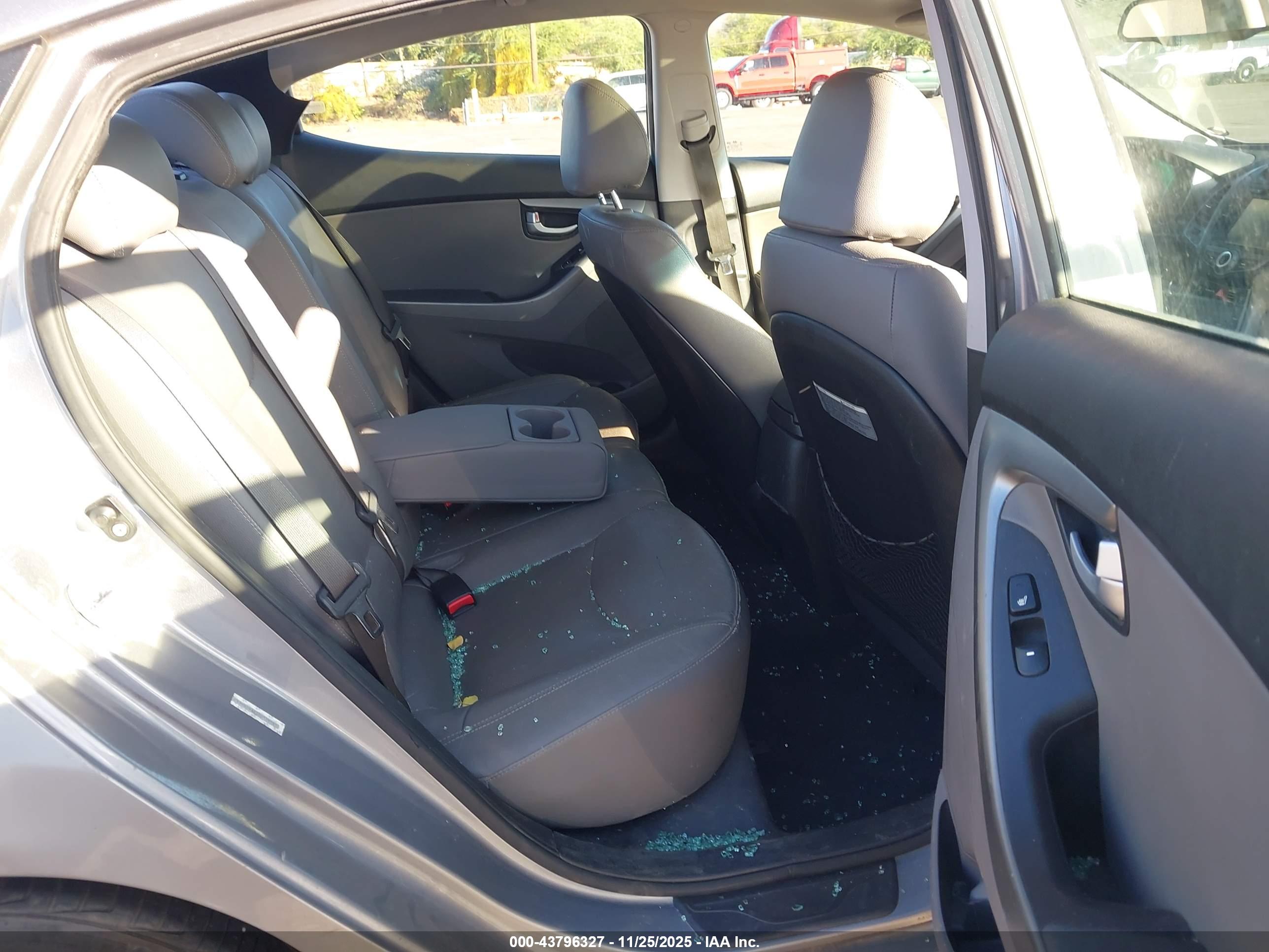 HYUNDAI ELANTRA image 8