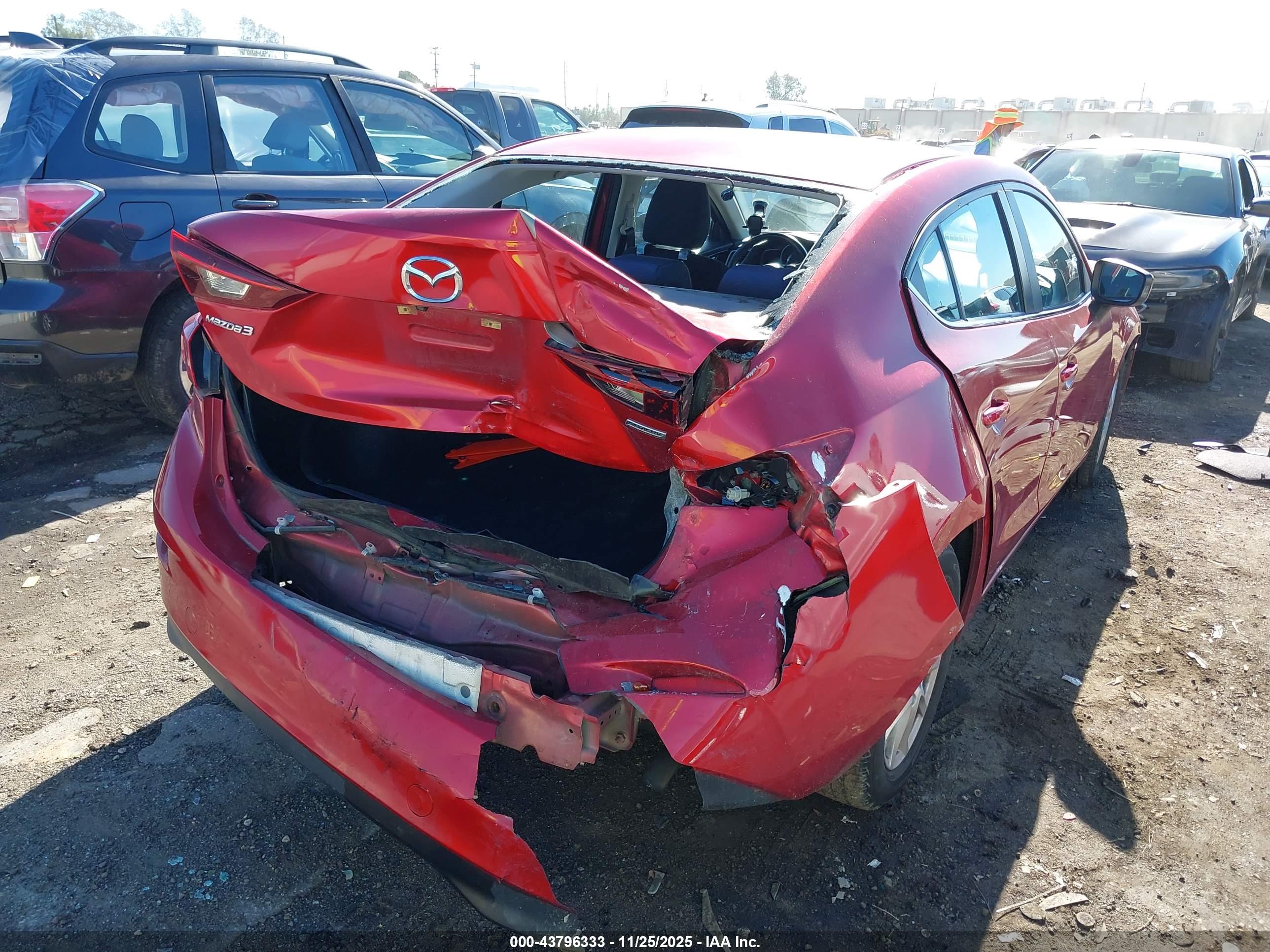 MAZDA MAZDA3 image 4
