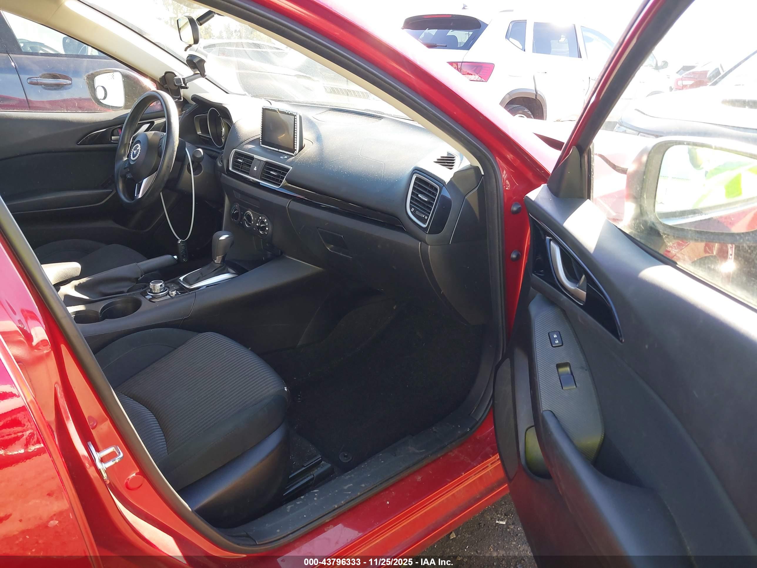 MAZDA MAZDA3 image 5