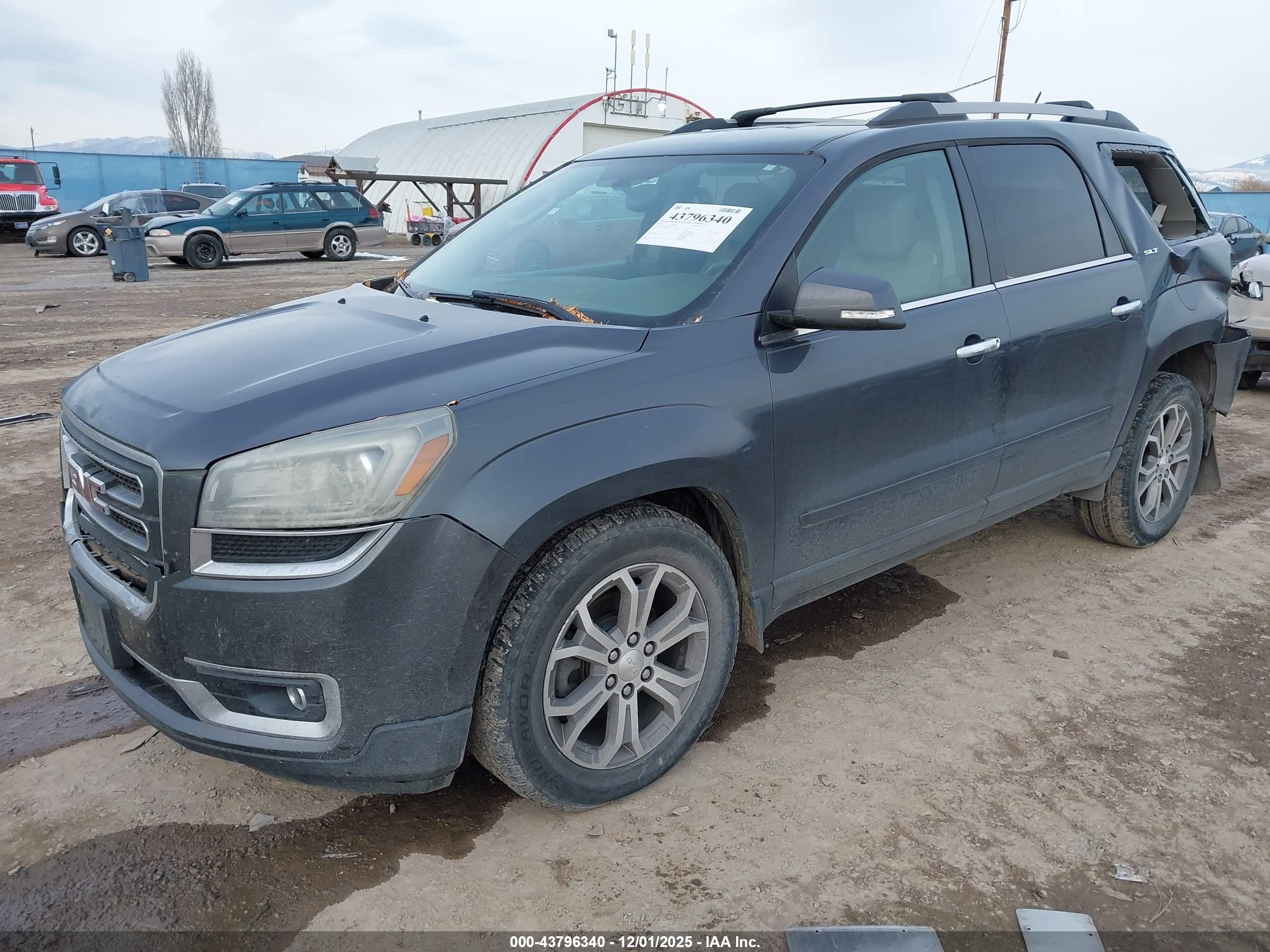 GMC ACADIA image 2