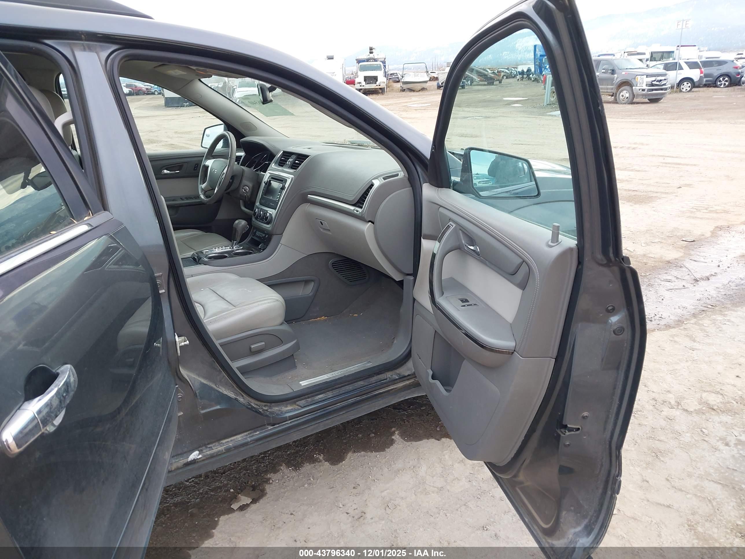 GMC ACADIA image 5